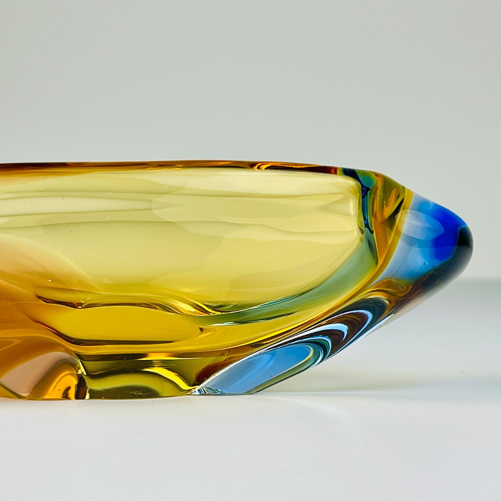 Posacenere boemo Romana di Hana Machovska per Mstisov Glassworks, Repubblica Ceca, anni '60 in vendita 2
