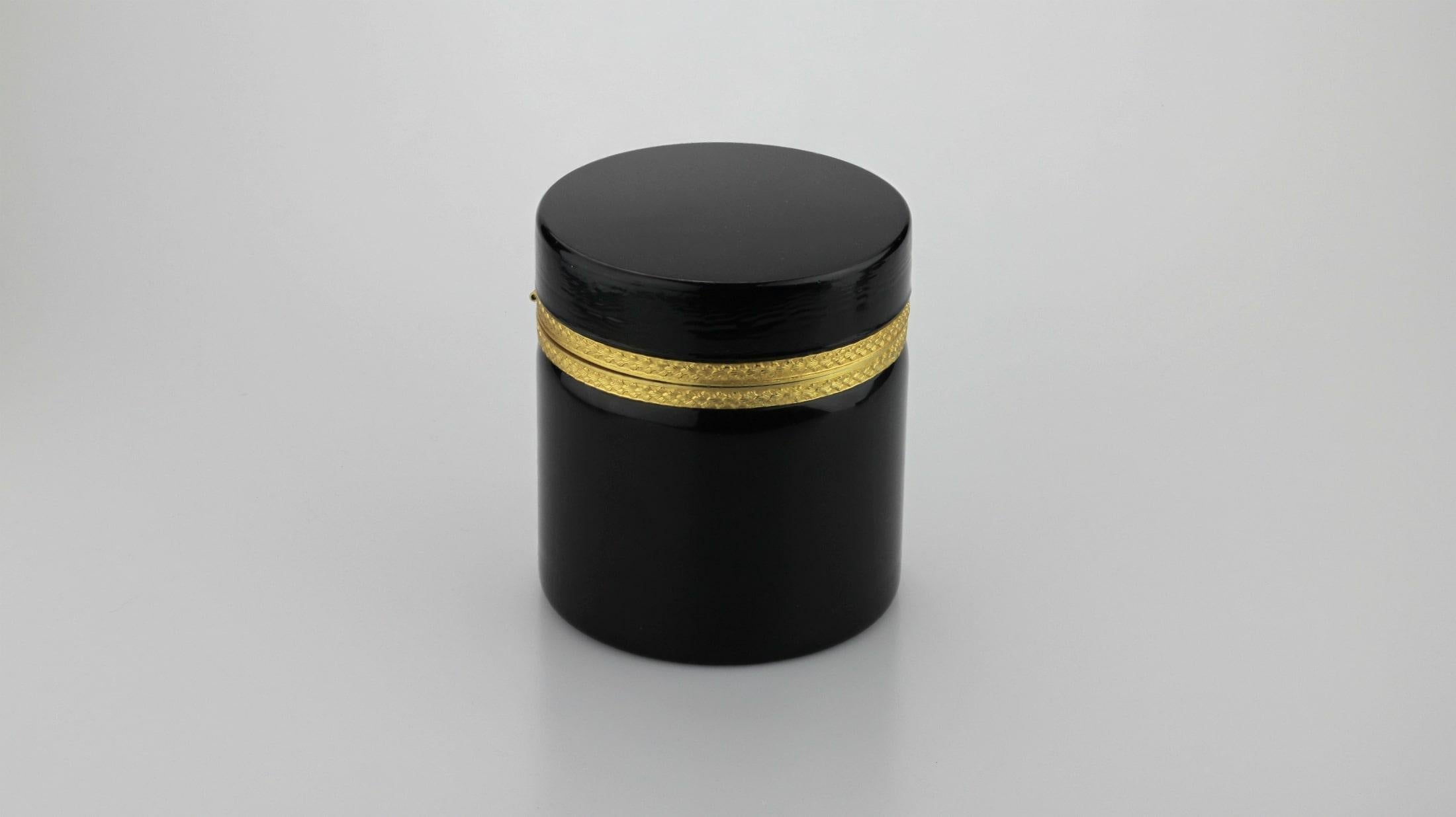 Tchèque Boîte bohème en verre avec améthyste noire attribuée à Moser en vente