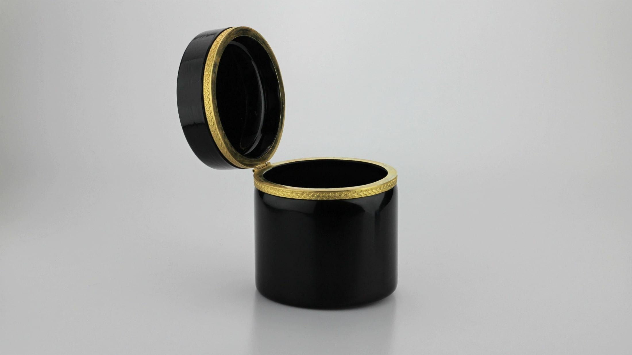 Boîte bohème en verre avec améthyste noire attribuée à Moser Bon état - En vente à Brisbane, QLD