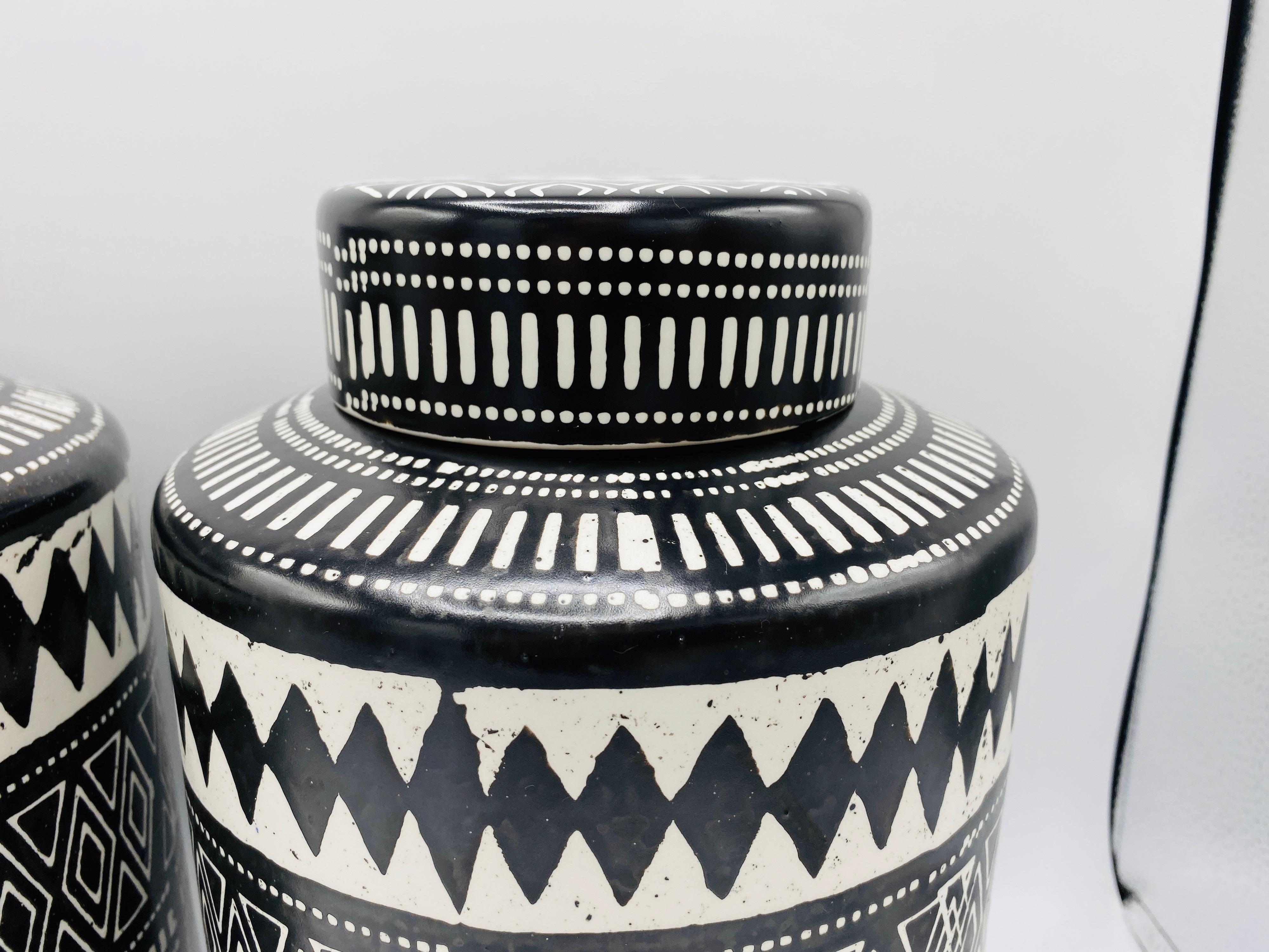 Bohemian Black and White Ceramic Ginger Jar Canisters, Pair In Good Condition For Sale In Richmond, VA