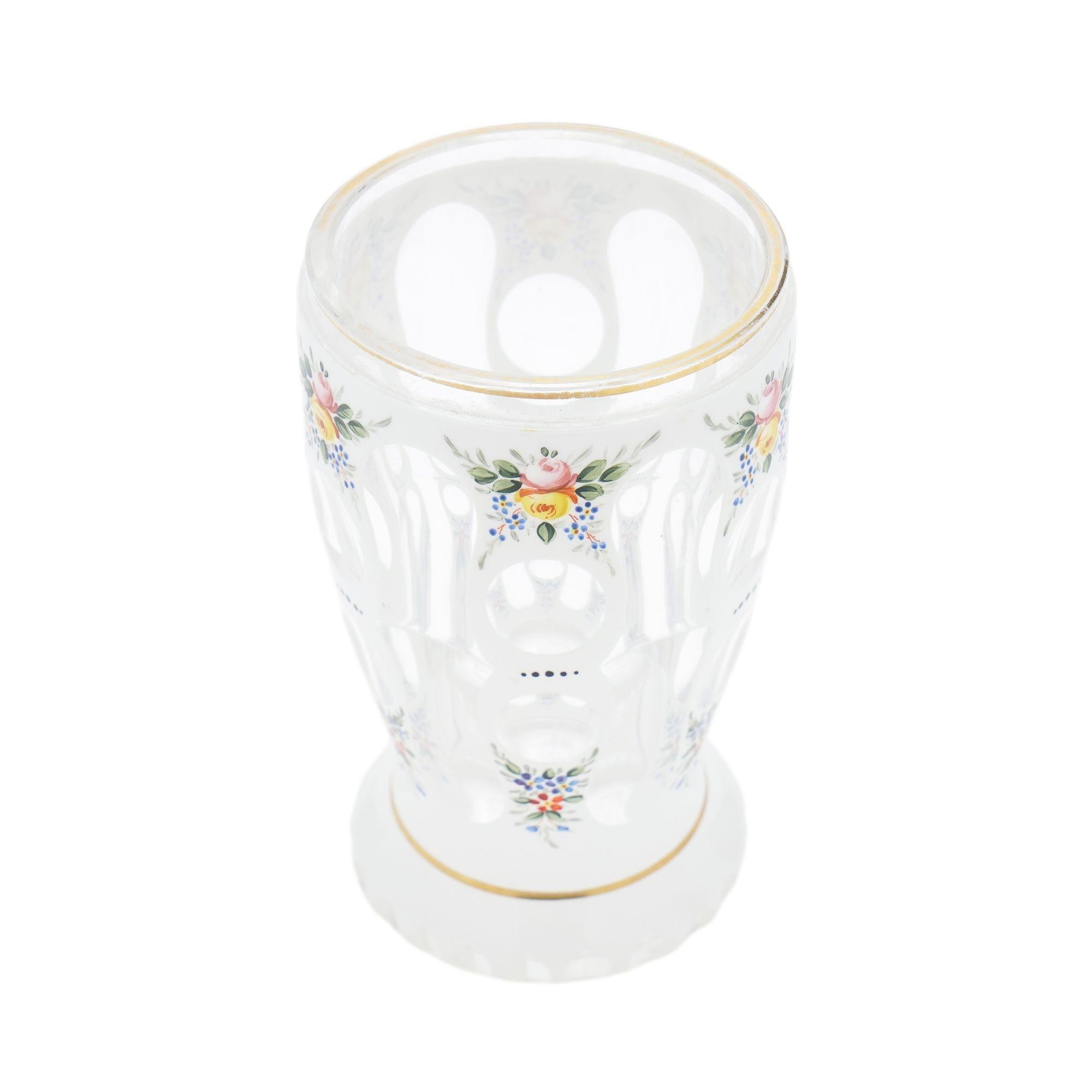 Vaso de vidrio soplado de Bohemia con esmalte superpuesto, c. 1825-45 Checo en venta