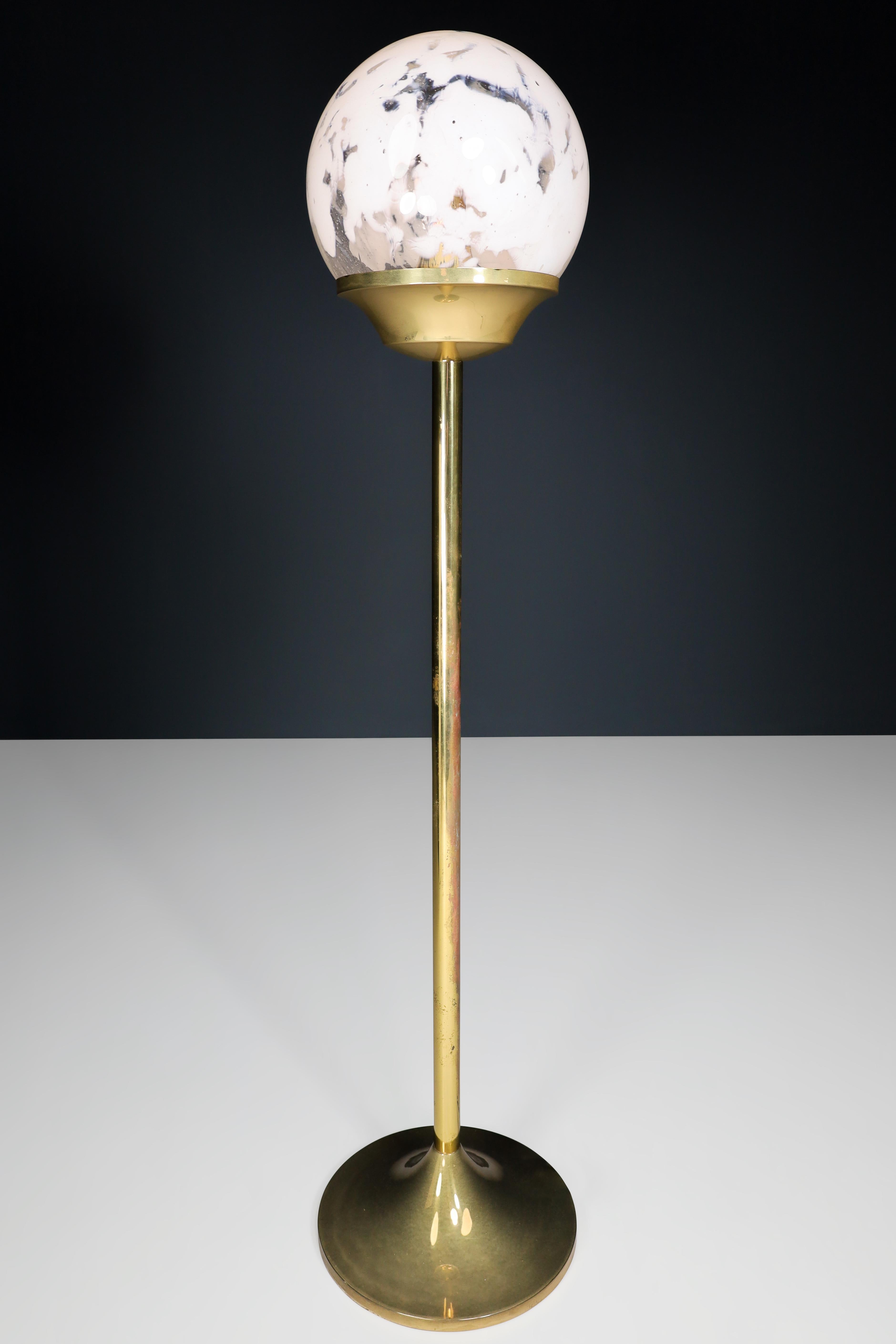 Bohemian Brass and hand-blown art-glass globe floor lamp Czech Republic 1960s

This Brass and large hand-blown art-glass globe floor lamp is a stunning addition to any interior. The clear hand-blown glass globes featured beautiful white streaks