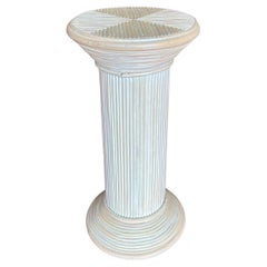 Columna de pedestal con pantalla de ratán Bohemia Coastal Pencil Reed