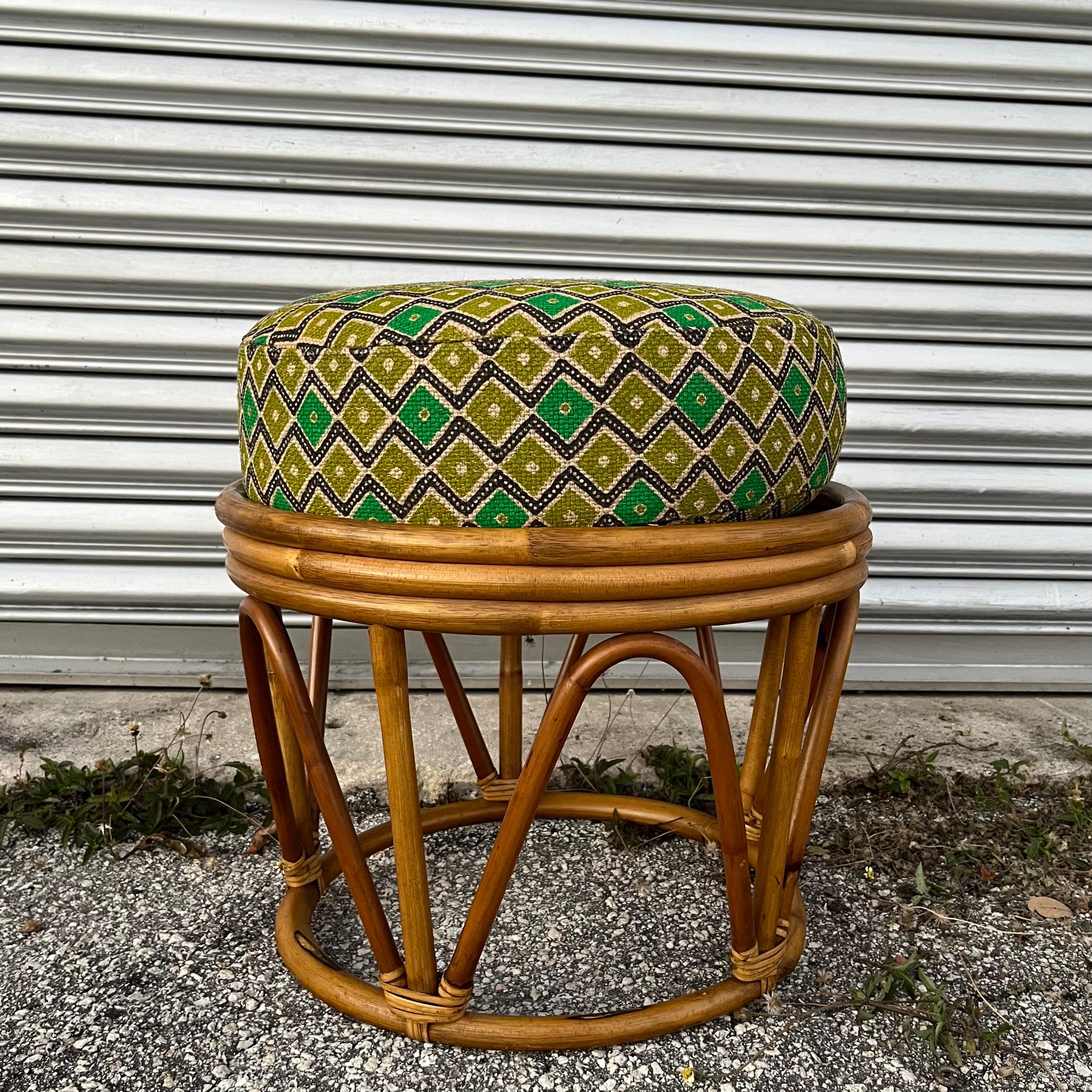 Vintage Coastal Style Bohemian Rattan Footstool / Ottoman. Circa 1970s
Features a bent rattan frame and a removable round cushion.
In excellent original condition with very minor signs of wear and age. The Cushion has been recently reupholstered