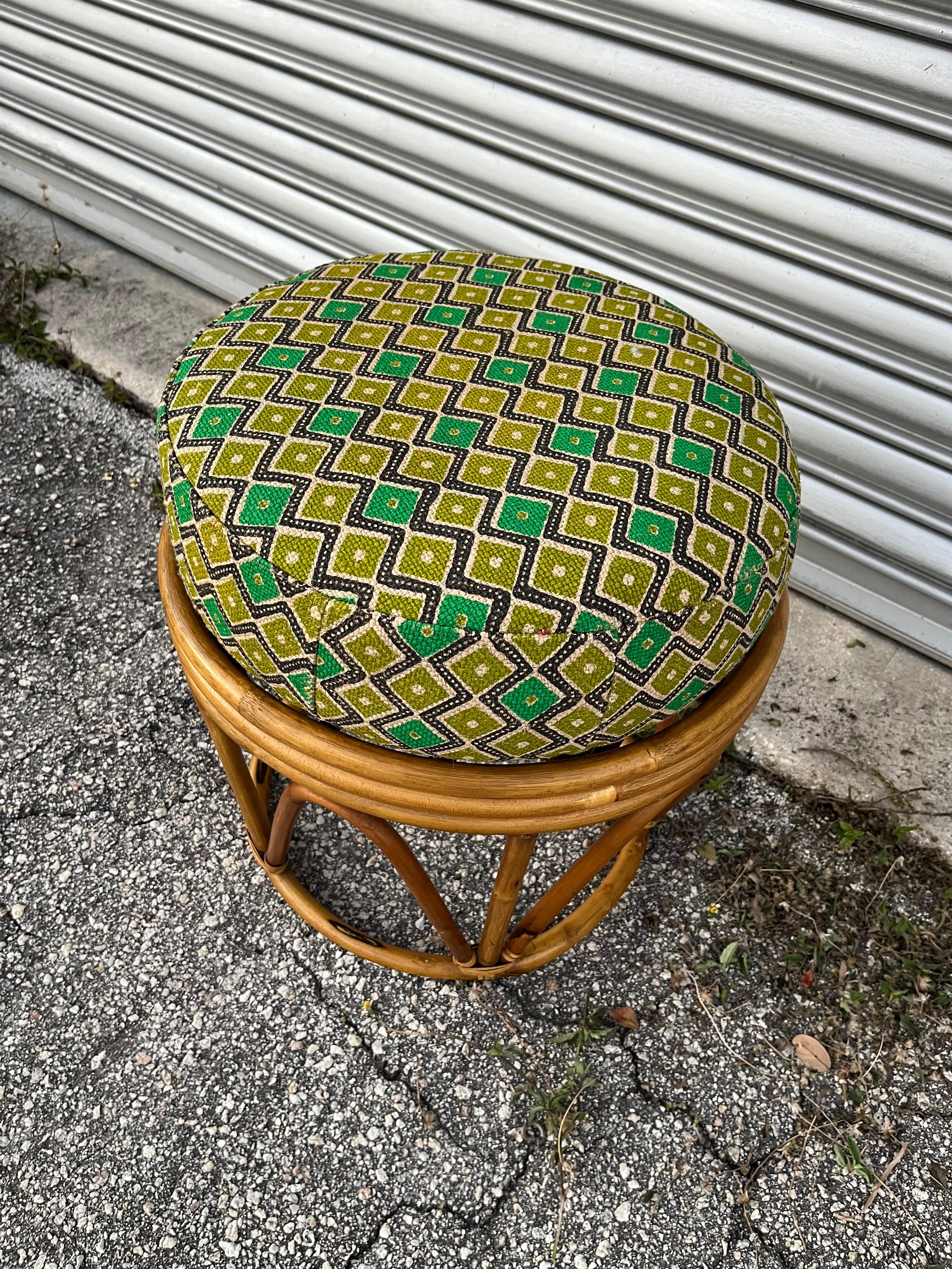 Bohemian Coastal Style Rattan Footstool / Ottoman. Circa 1970s In Good Condition For Sale In Miami, FL