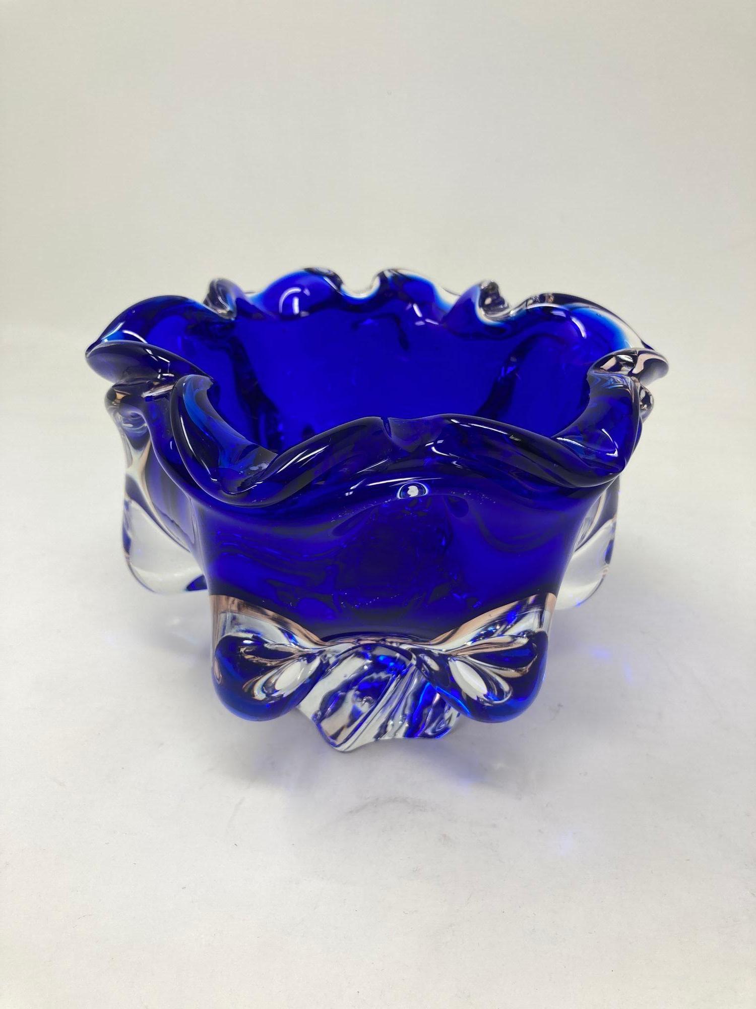 Ceco Ciotola in vetro artistico blu cobalto di Josef Hospodka 1960s in vendita