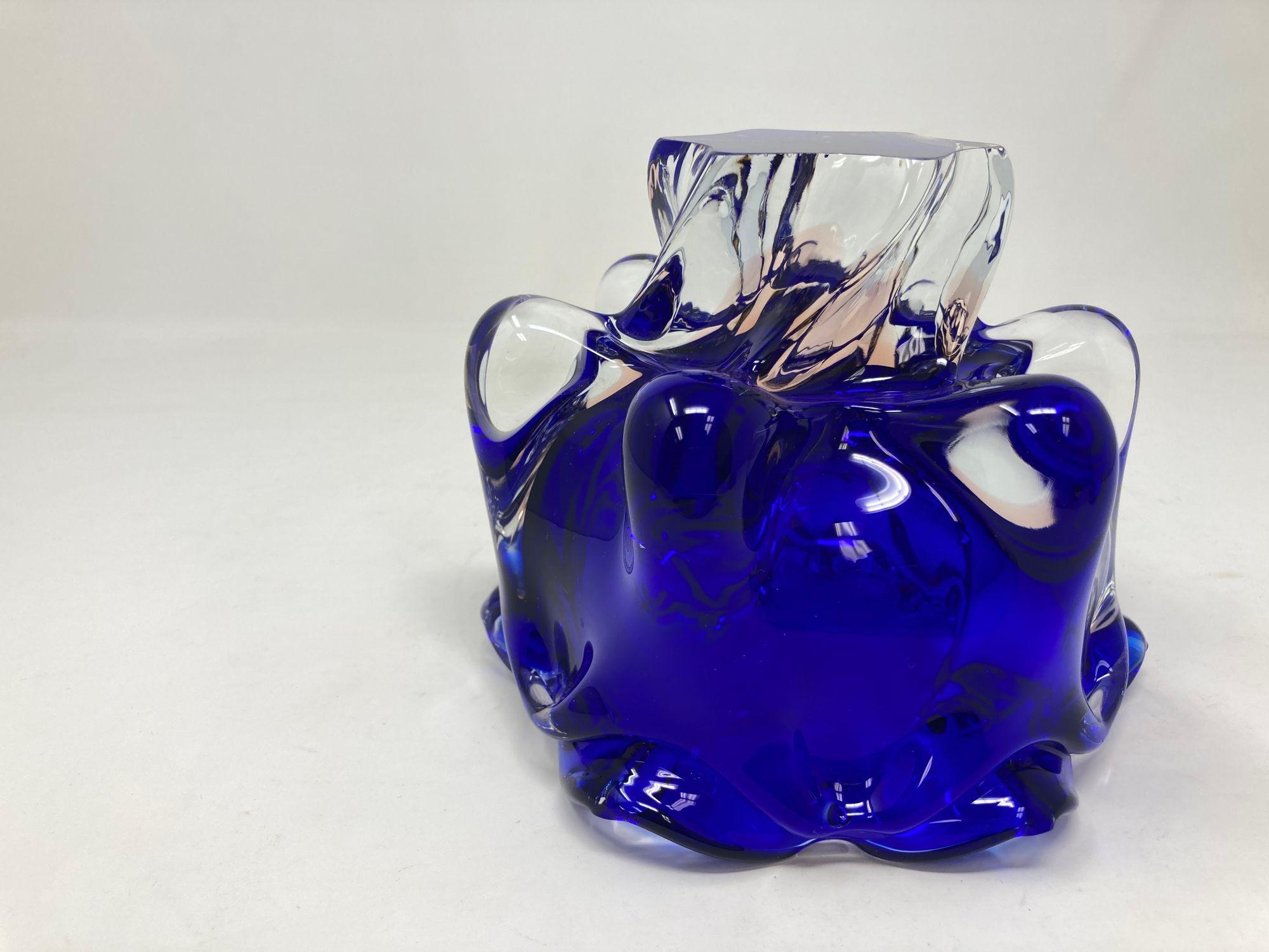 XX secolo Ciotola in vetro artistico blu cobalto di Josef Hospodka 1960s in vendita