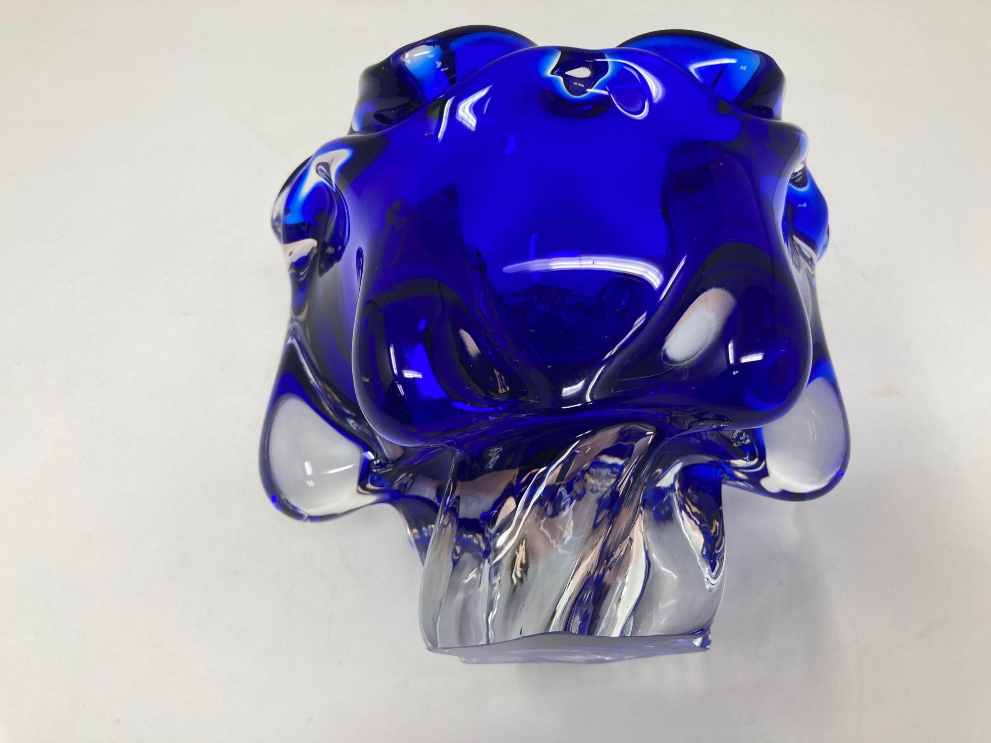 Vetro artistico Ciotola in vetro artistico blu cobalto di Josef Hospodka 1960s in vendita