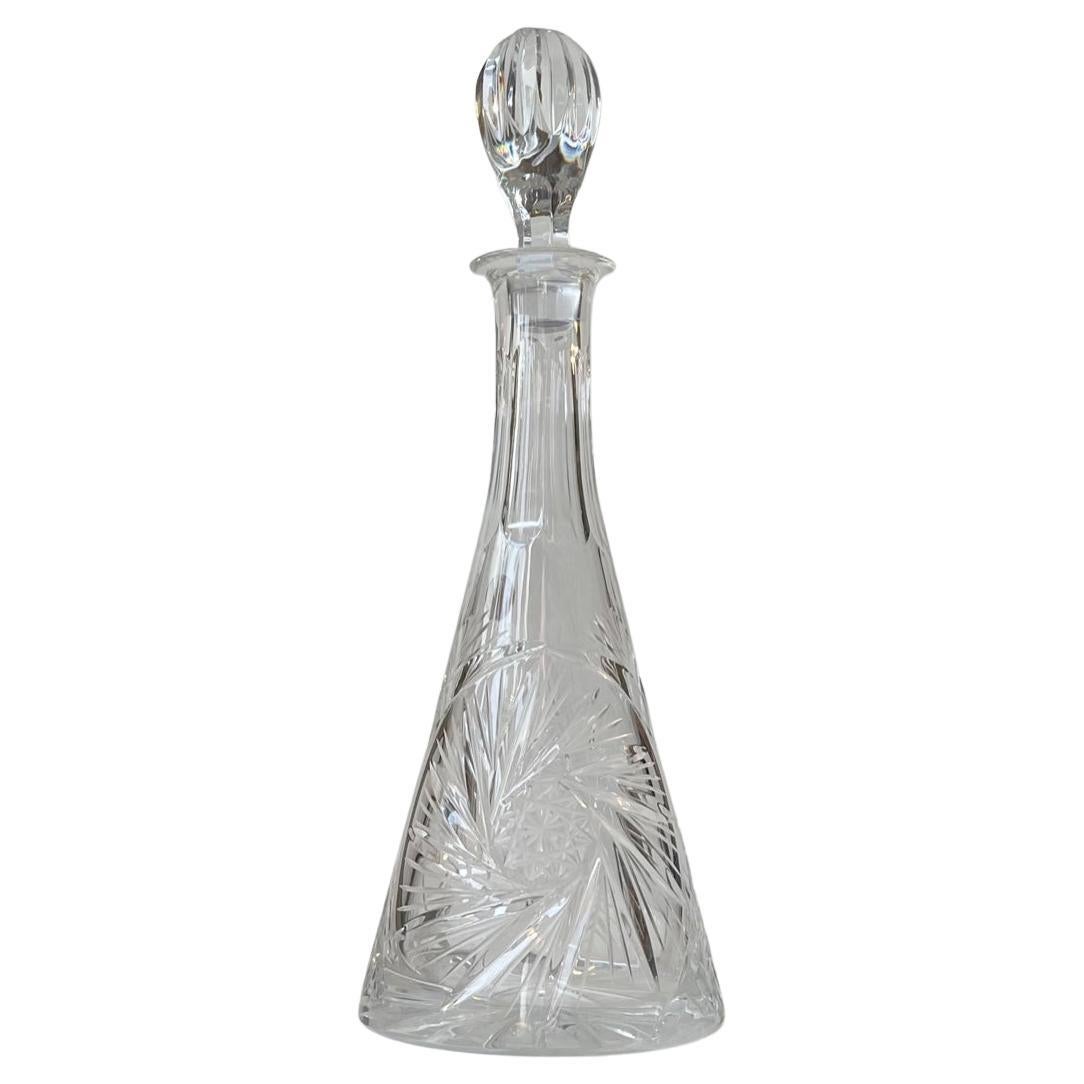 Carafe bohème en cristal taillé en conique pour le vin, années 1960