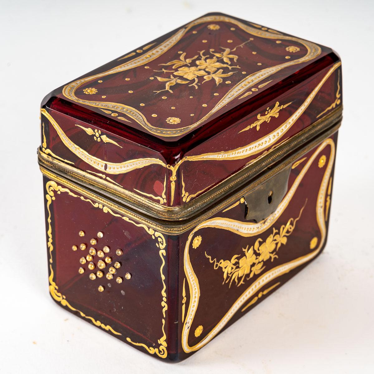 Bohemian Crystal Box, 19th Century In Good Condition For Sale In Saint-Ouen, FR