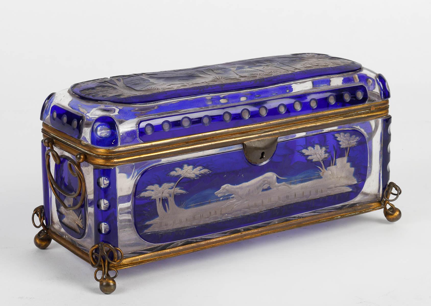 Boîte en cristal de Bohême, XIXe siècle, période Napoléon III. Bon état - En vente à Saint-Ouen, FR