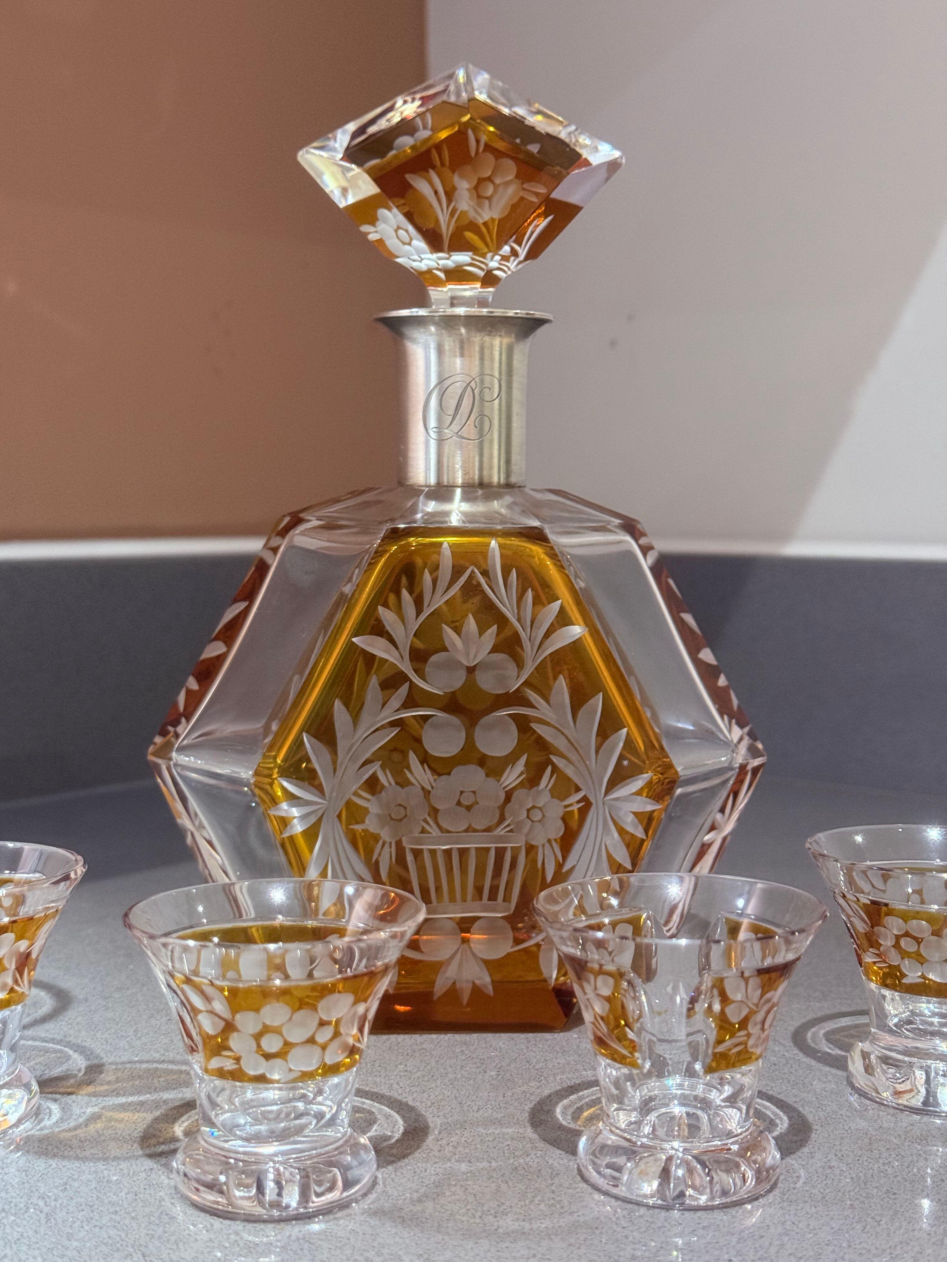 Böhmische Kristallkaraffe Set Silberbeschläge, Art Deco Tschechisches Design 6 Gläser (Geschnitzt) im Angebot