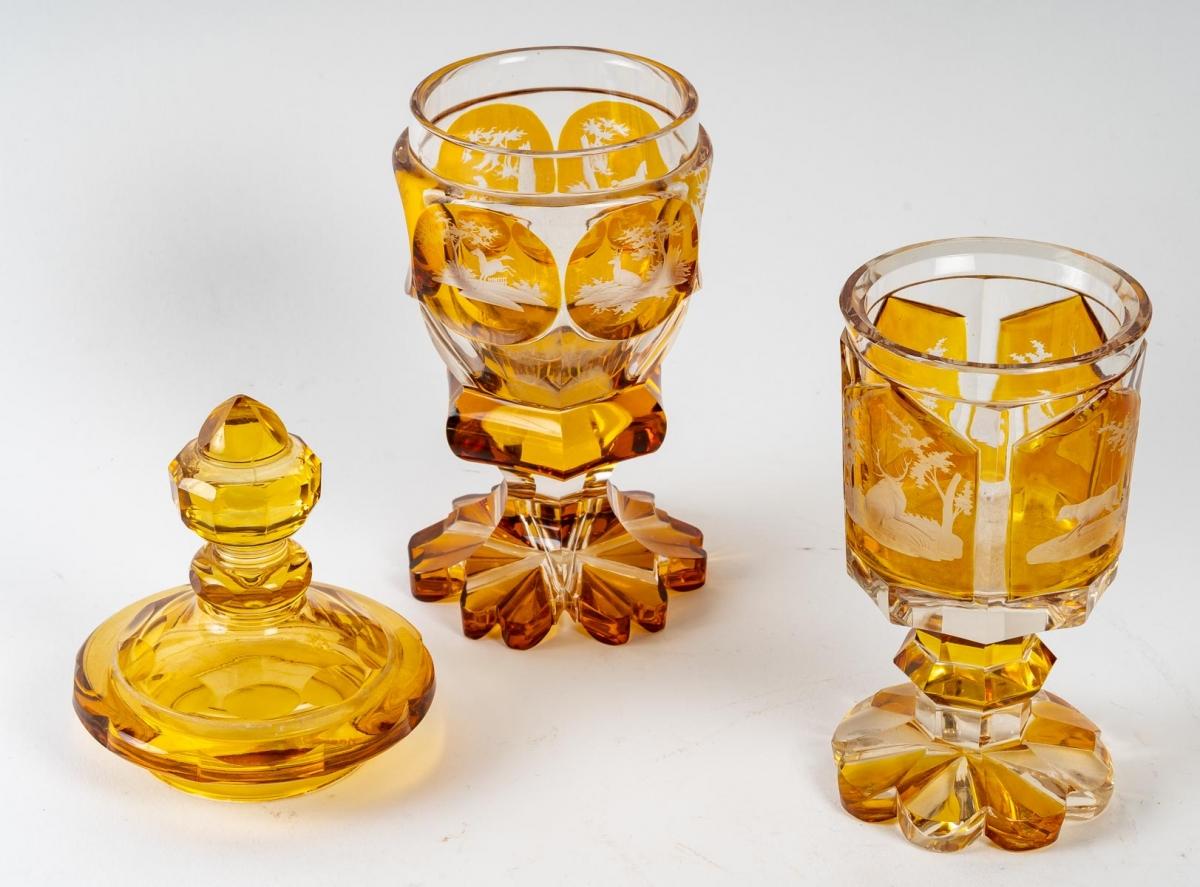 Bohemian crystal goblet and glass, 20th century.
Goblet - h: 27 cm, d: 11 cm
Glass - h: 16 cm, d: 9 cm.
