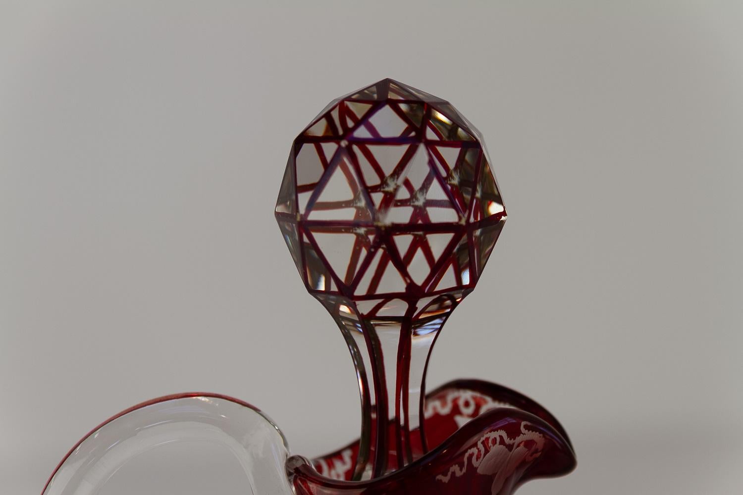Decantadores Bohemios de Cristal Rubí con Hojas de Vino, Años 20. Juego de 2. en venta 5