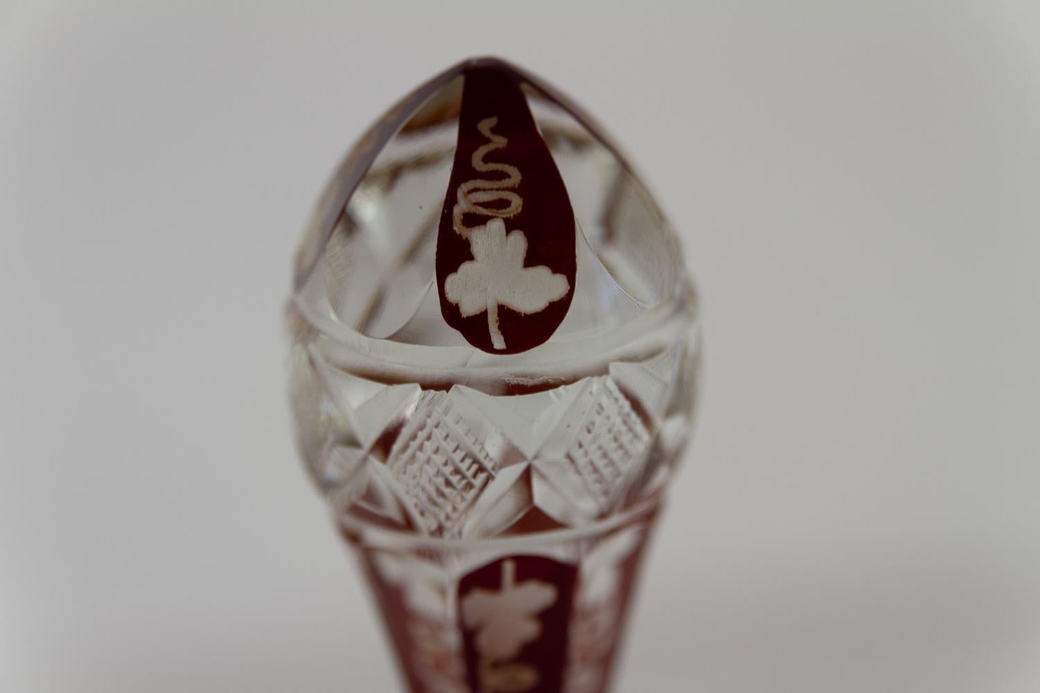 Decantadores Bohemios de Cristal Rubí con Hojas de Vino, Años 20. Juego de 2. en venta 6