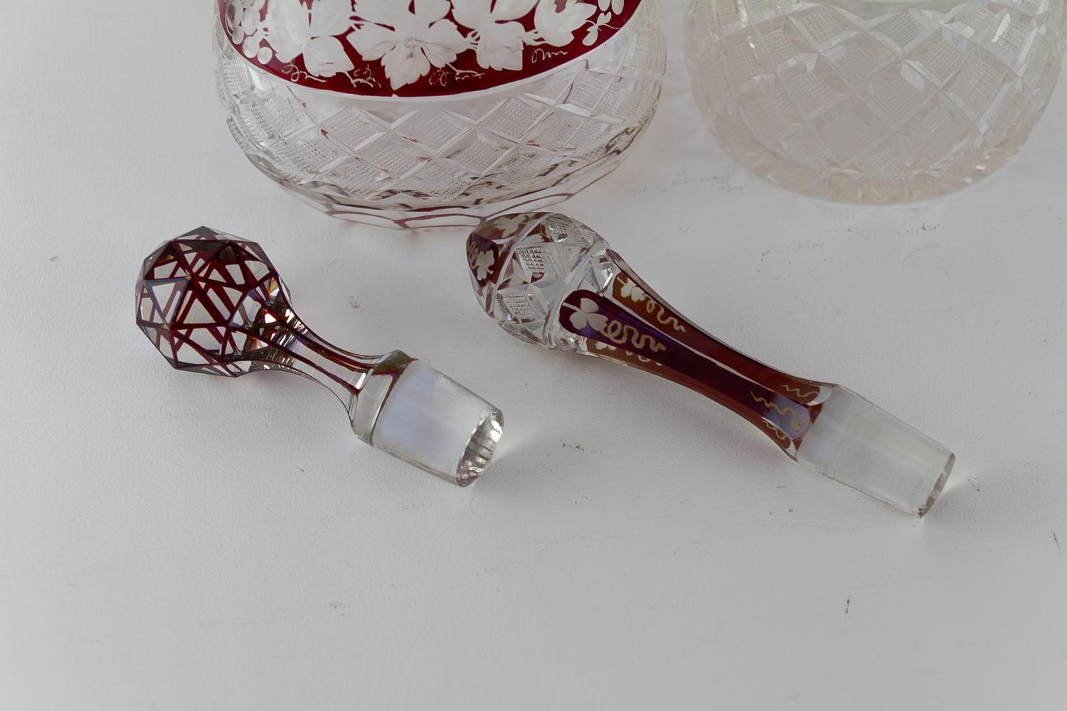 Decantadores Bohemios de Cristal Rubí con Hojas de Vino, Años 20. Juego de 2. en venta 8