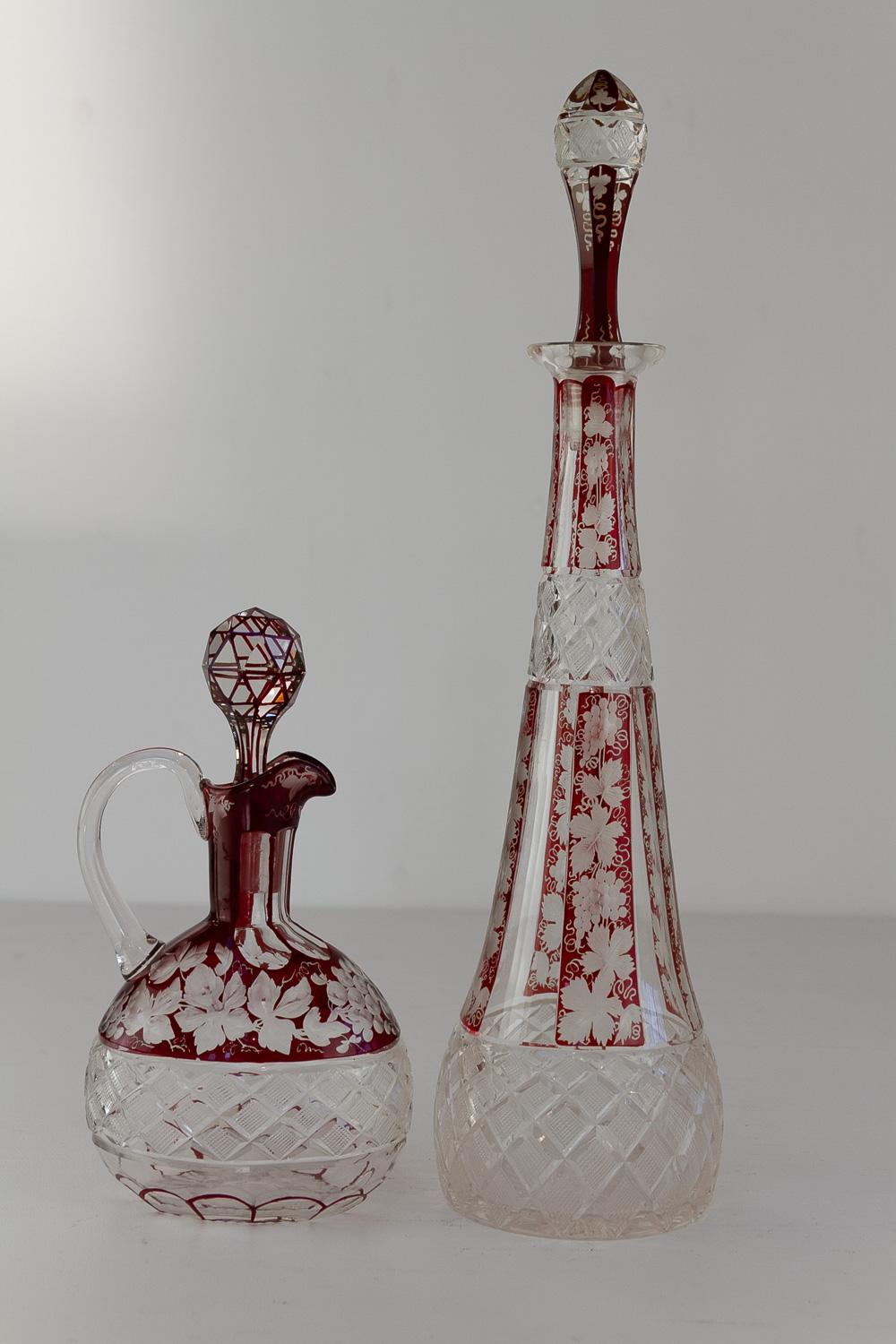 Decantadores Bohemios de Cristal Rubí con Hojas de Vino, Años 20. Juego de 2. en venta 3