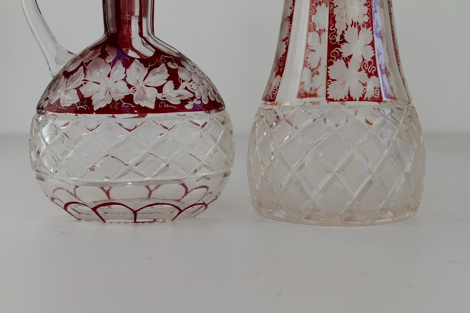 Decantadores Bohemios de Cristal Rubí con Hojas de Vino, Años 20. Juego de 2. en venta 4