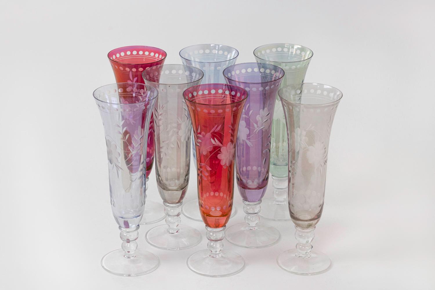 Bohemian crystal style glassware set, contemporary work In Excellent Condition For Sale In Saint-Ouen, FR