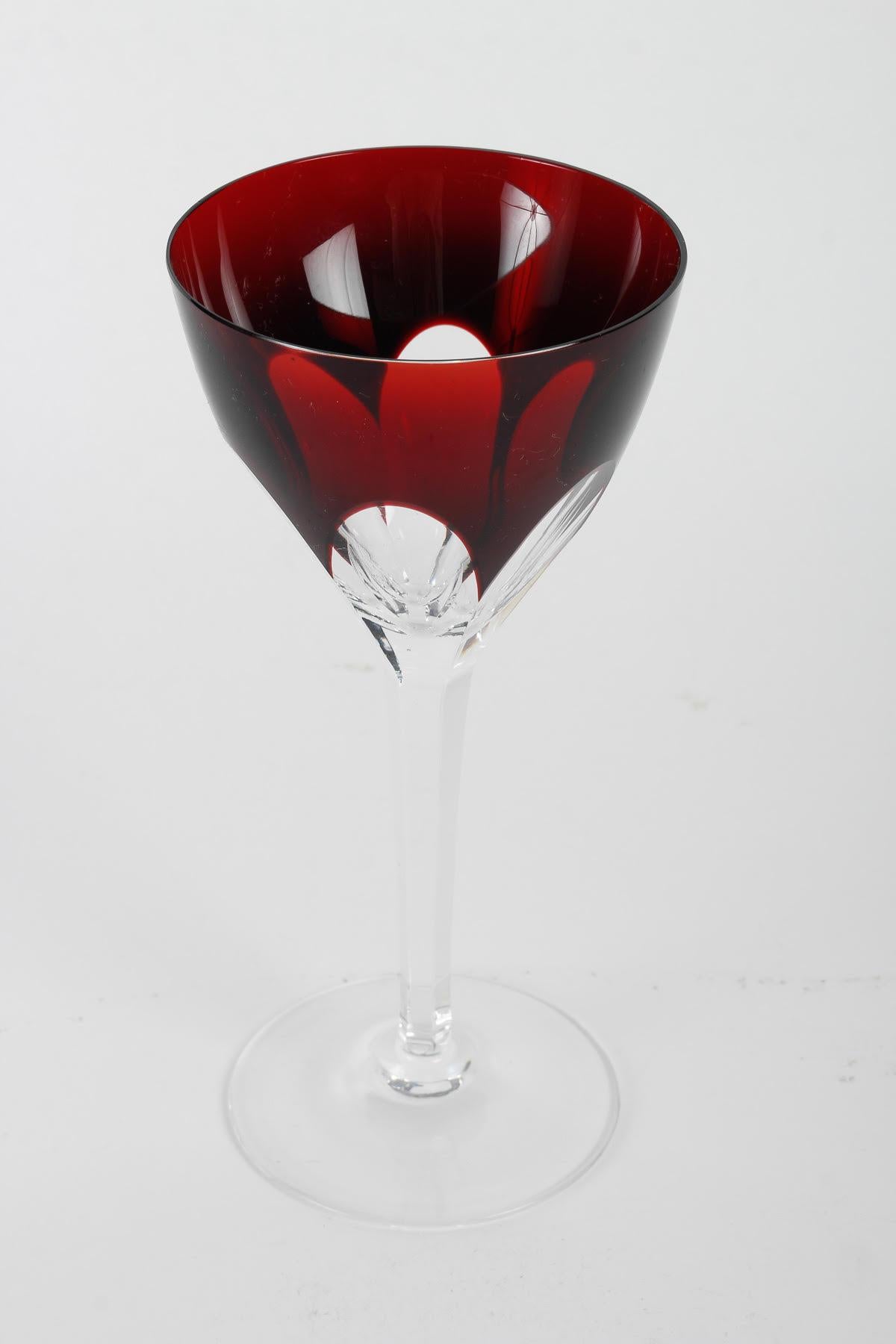 Bohemian cut crystal chalice, 20th century.

Red Bohemian cut crystal chalice, 20th century.  

H: 19cm , D: 9cm