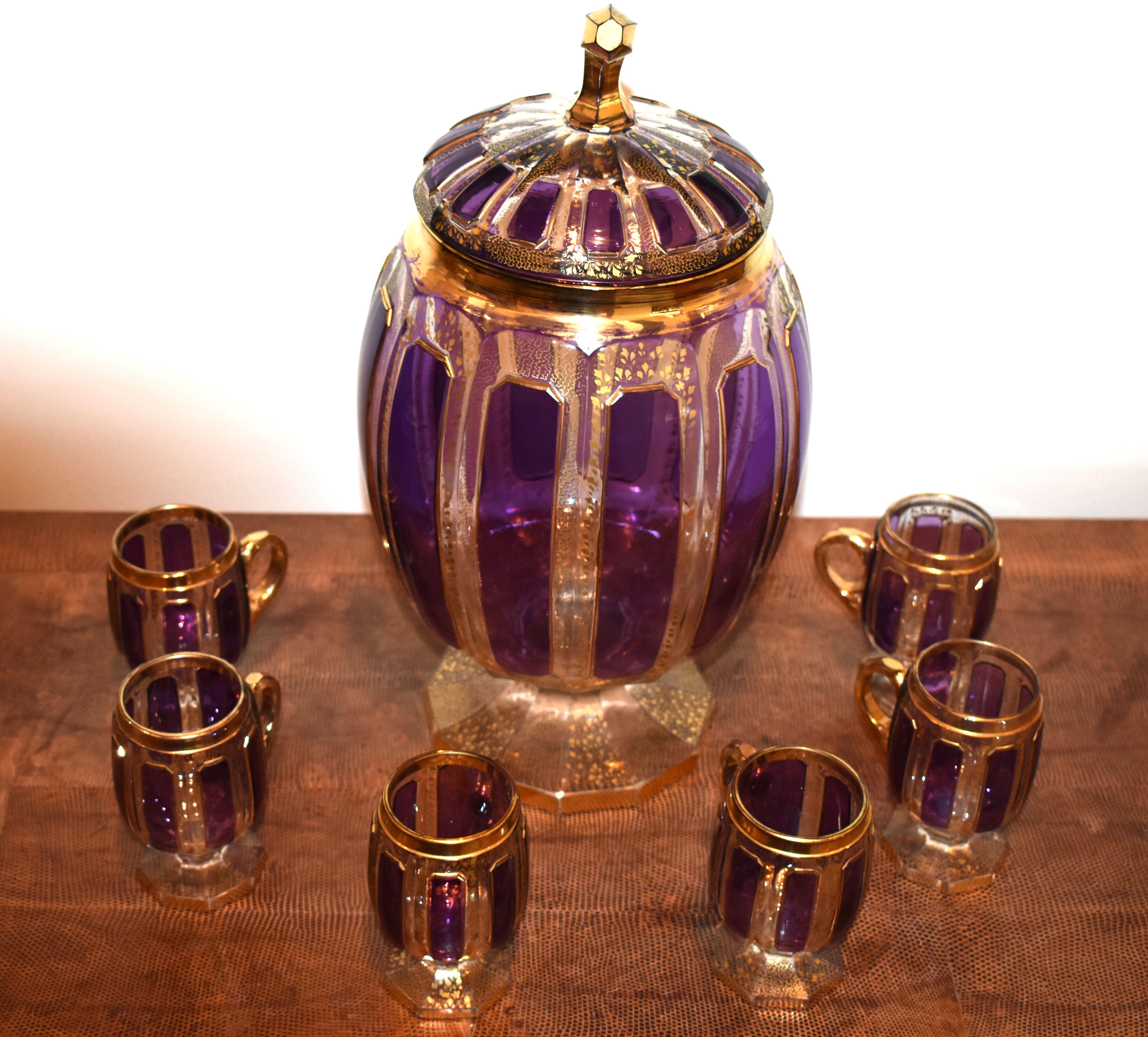 Bol à punch de Bohème tchèque violet cobalt et or avec six tasses Bon état - En vente à Cathedral City, CA