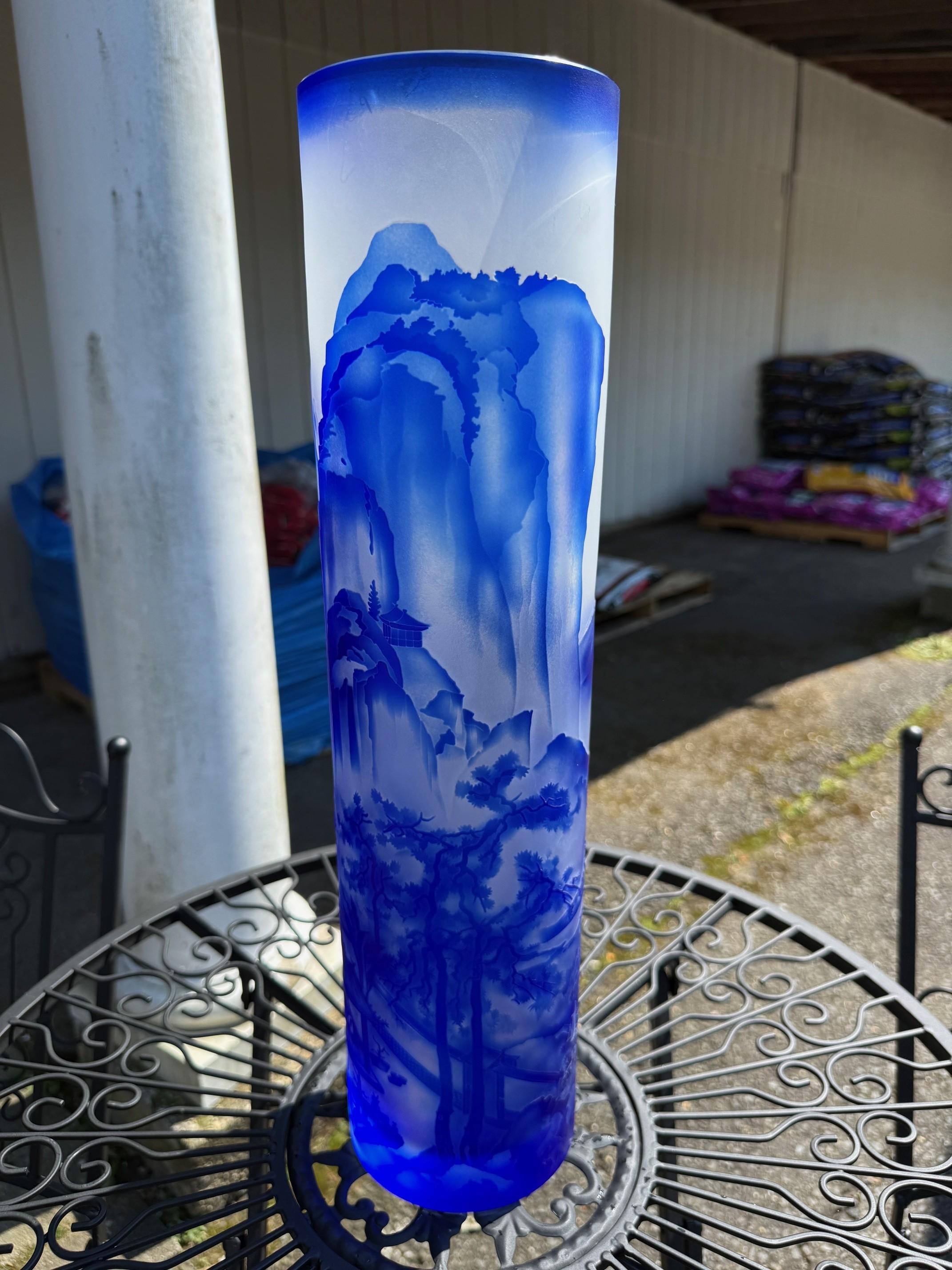 Bohemian Czech Crystal Blue Cameo Vase Orientalische Landschaft Signed Ingrid im Angebot 4