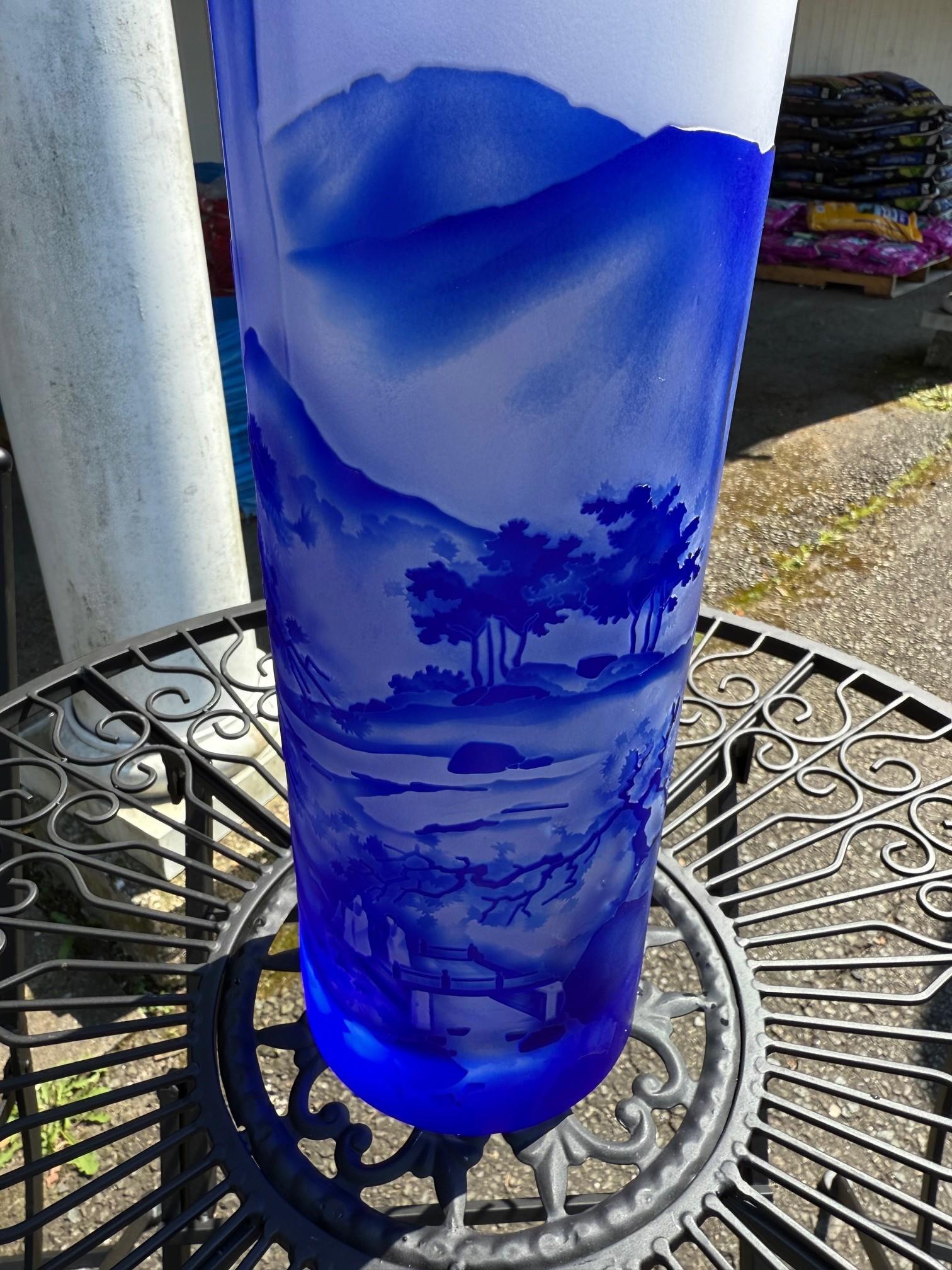 Bohemian Czech Crystal Blue Cameo Vase Orientalische Landschaft Signed Ingrid im Angebot 8
