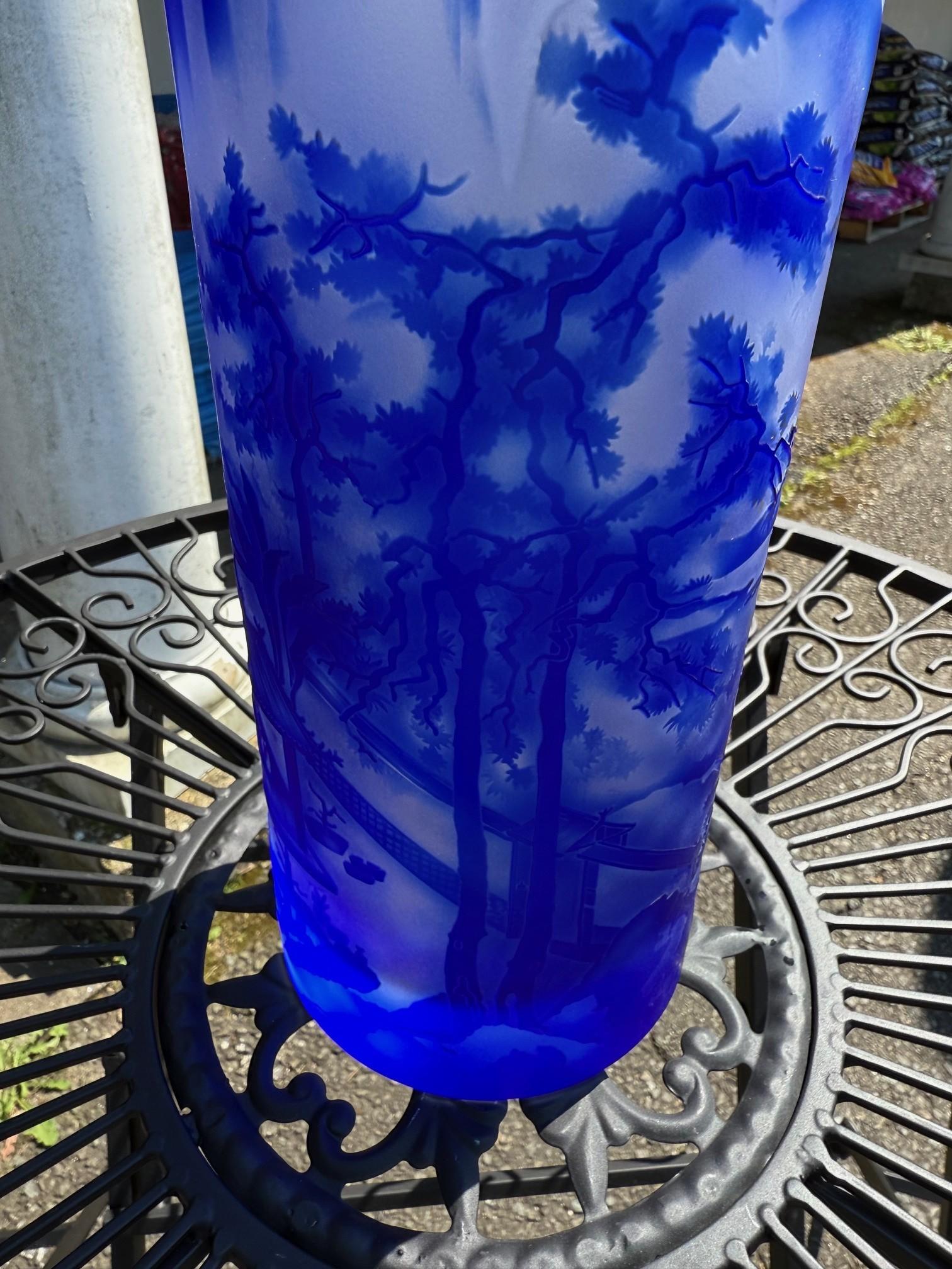 Bohemian Czech Crystal Blue Cameo Vase Orientalische Landschaft Signed Ingrid im Angebot 9