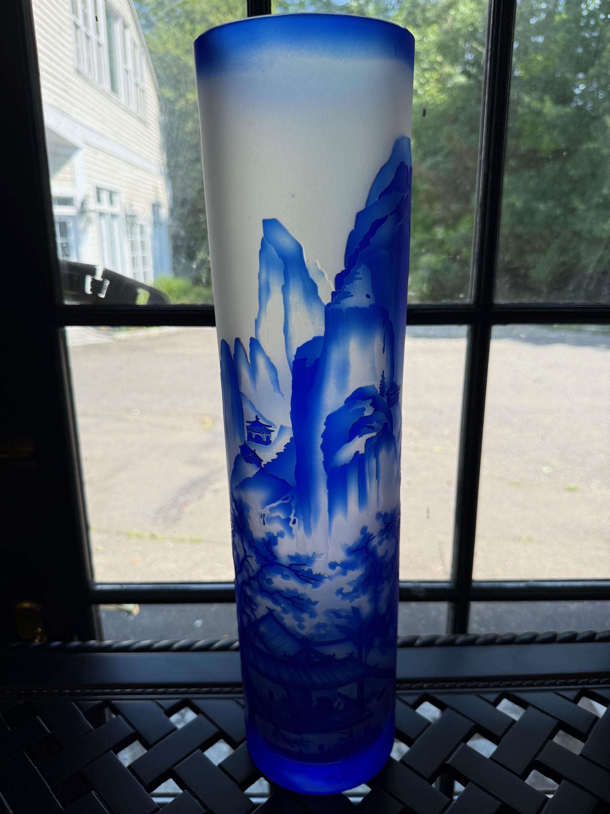 Bohemian Czech Crystal Blue Cameo Vase Orientalische Landschaft Signed Ingrid im Angebot 3