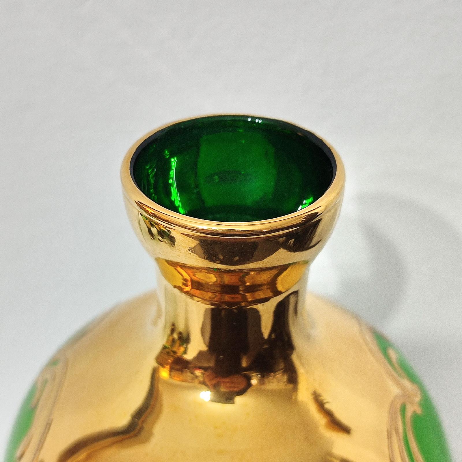 Pichet carafe tchèque vert et 6 verres à cordial de Bohème en vente 8