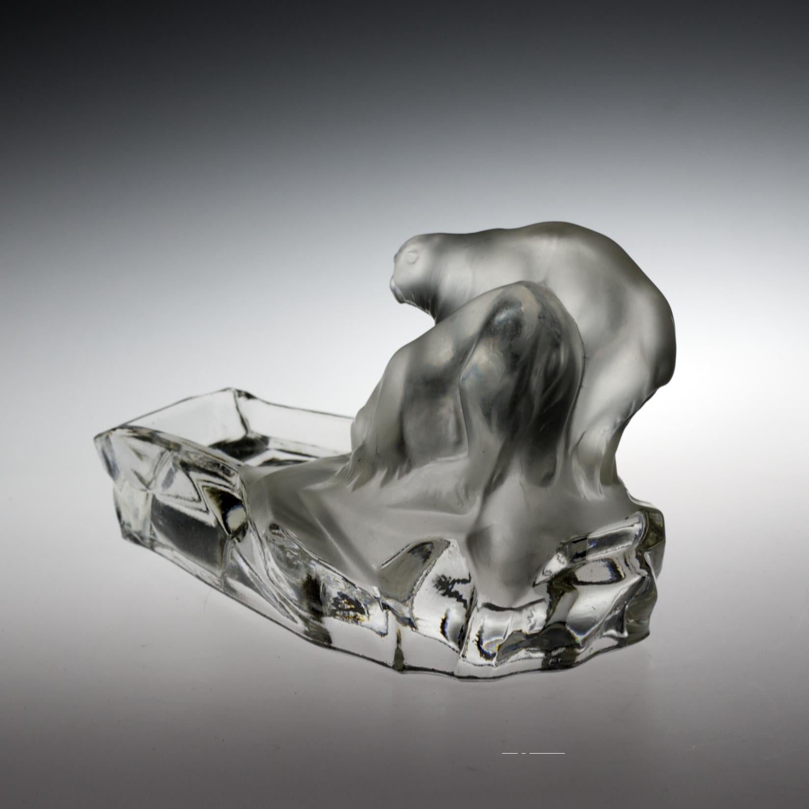 Bohemian Feigl and Morawetz Libochovice Art Deco Glass Polar Bears Ashtray 1930s In Good Condition For Sale In Lucenec, SK