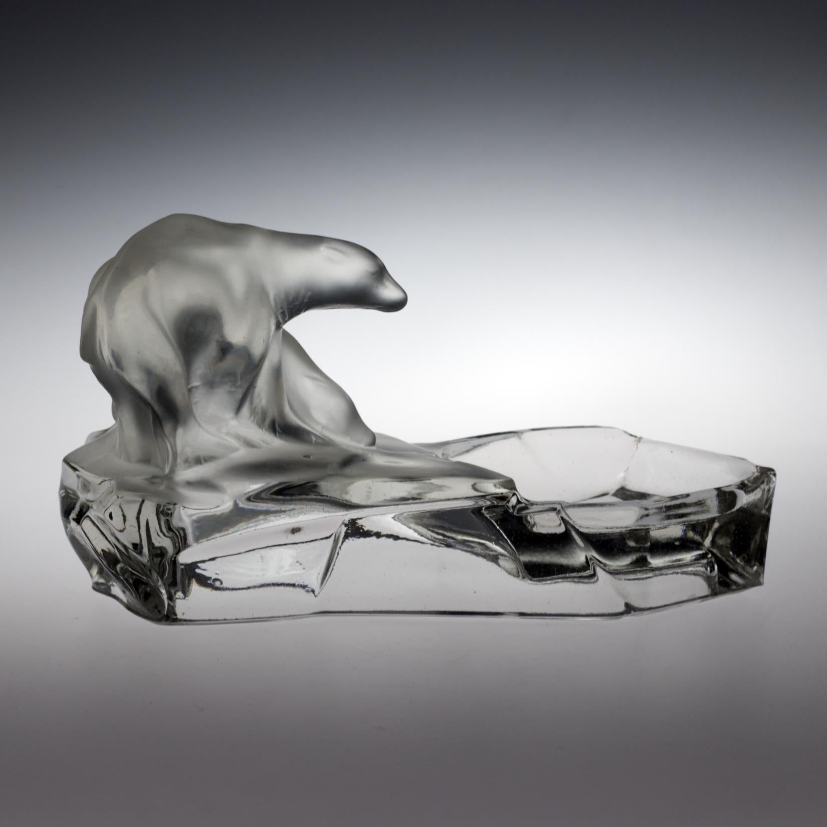 Art Glass Bohemian Feigl and Morawetz Libochovice Art Deco Glass Polar Bears Ashtray 1930s For Sale