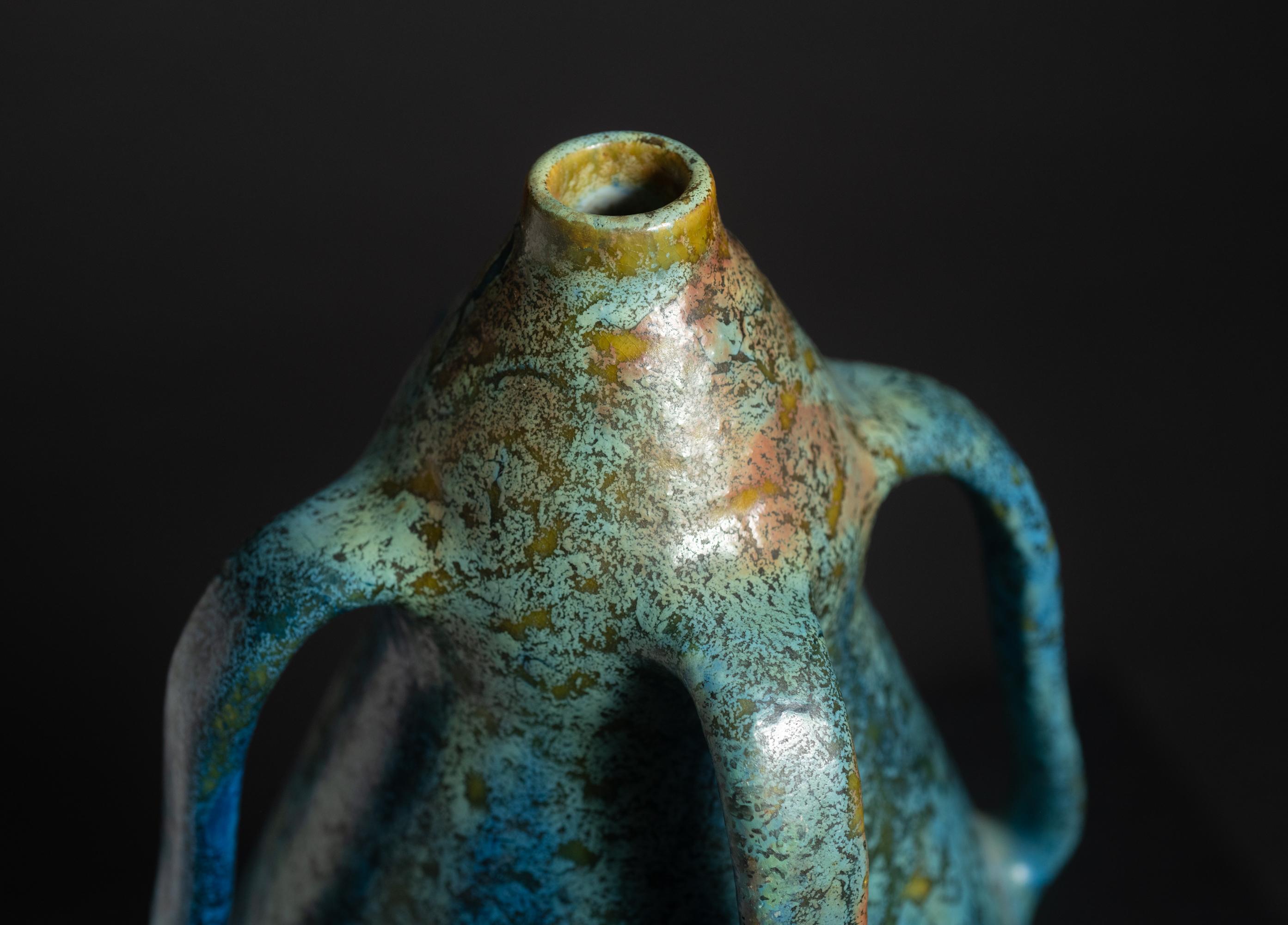 Böhmische Vase „Flux“ von kuk Fachschule Pelz Keramik undwandkunst (Tonware) im Angebot