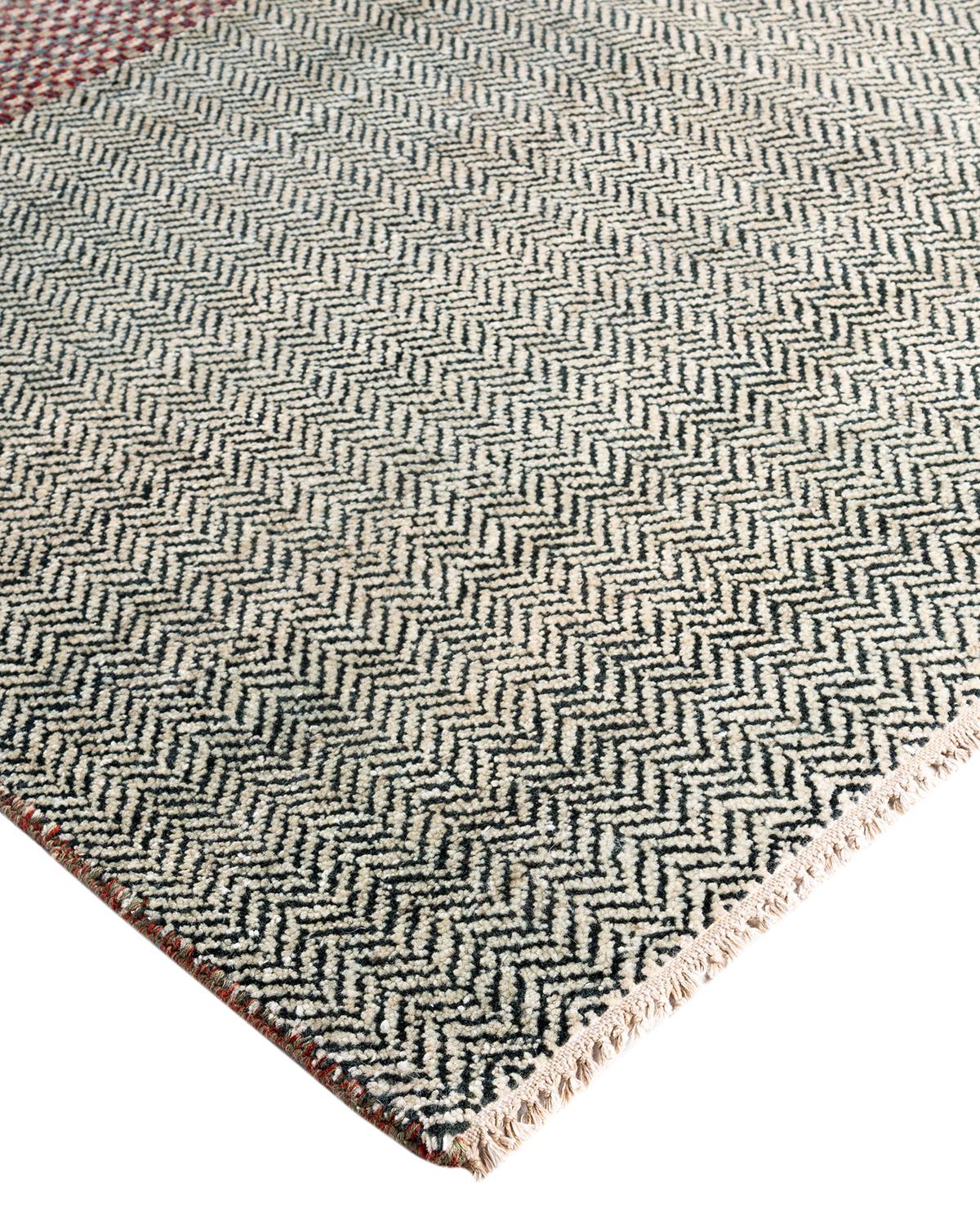 Die Nomaden im iranischen Zagros-Gebirge webten die ursprünglichen Gabbeh-Teppiche, um sich in kalten Winternächten warm zu halten. Als Hommage an diese Originaldesigns bietet diese Kollektion einen üppigen Flor, der Ihre nackten Füße verwöhnt und