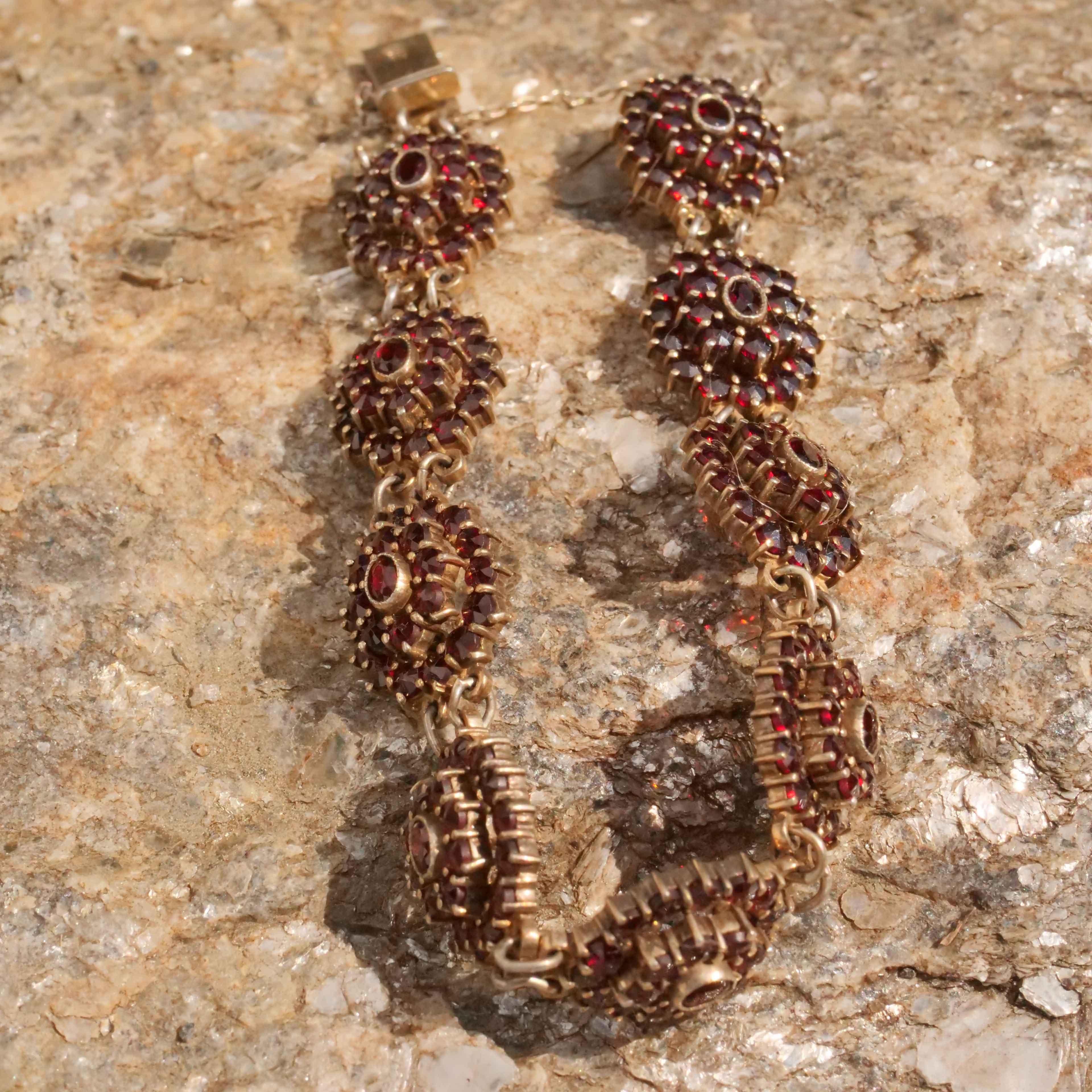 Romantic Bohemian Garnet Bracelet 1910-20 Silver 835 Czech Republic Carbuncle Stones For Sale