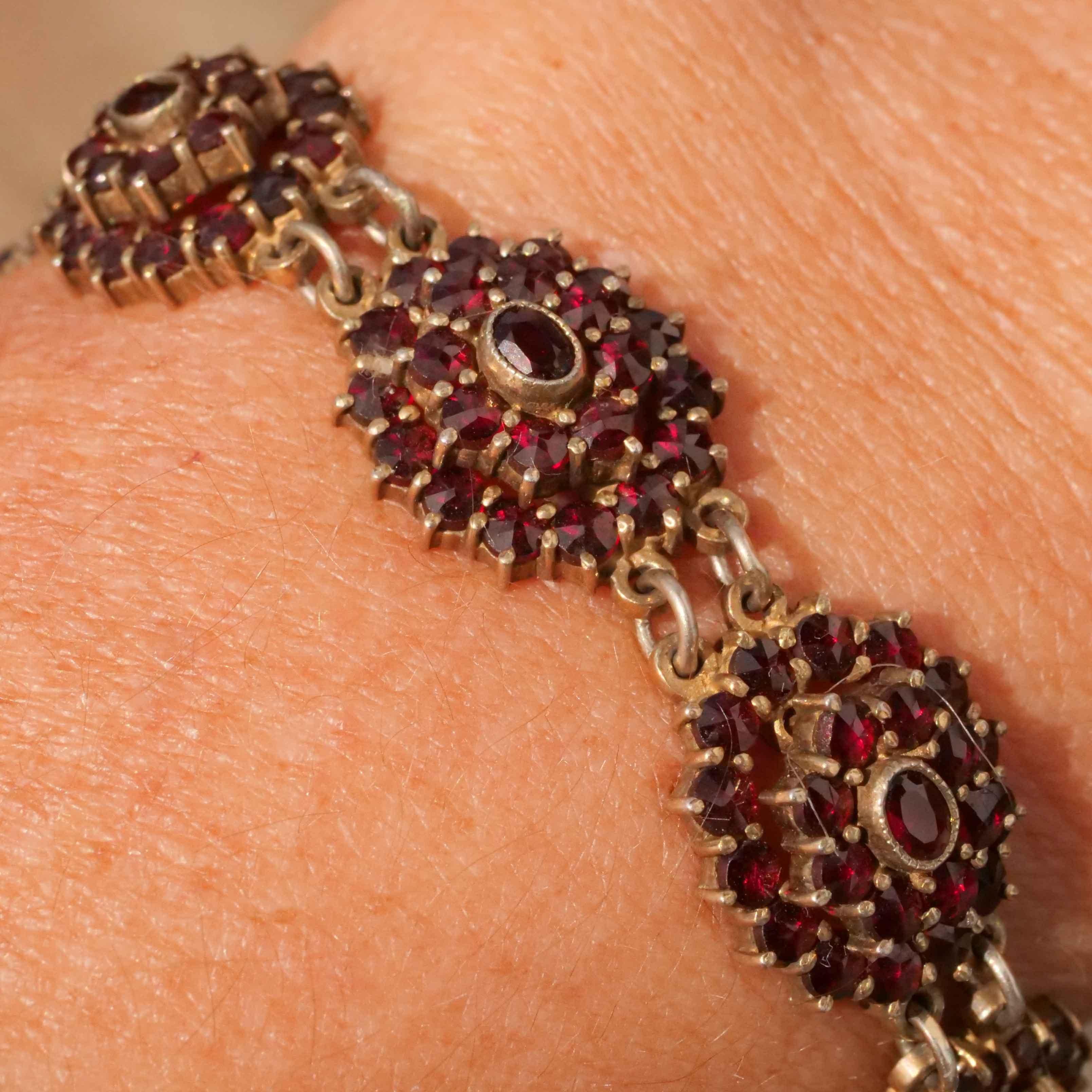 Bohemian Garnet Bracelet 1910-20 Silver 835 Czech Republic Carbuncle Stones For Sale 2