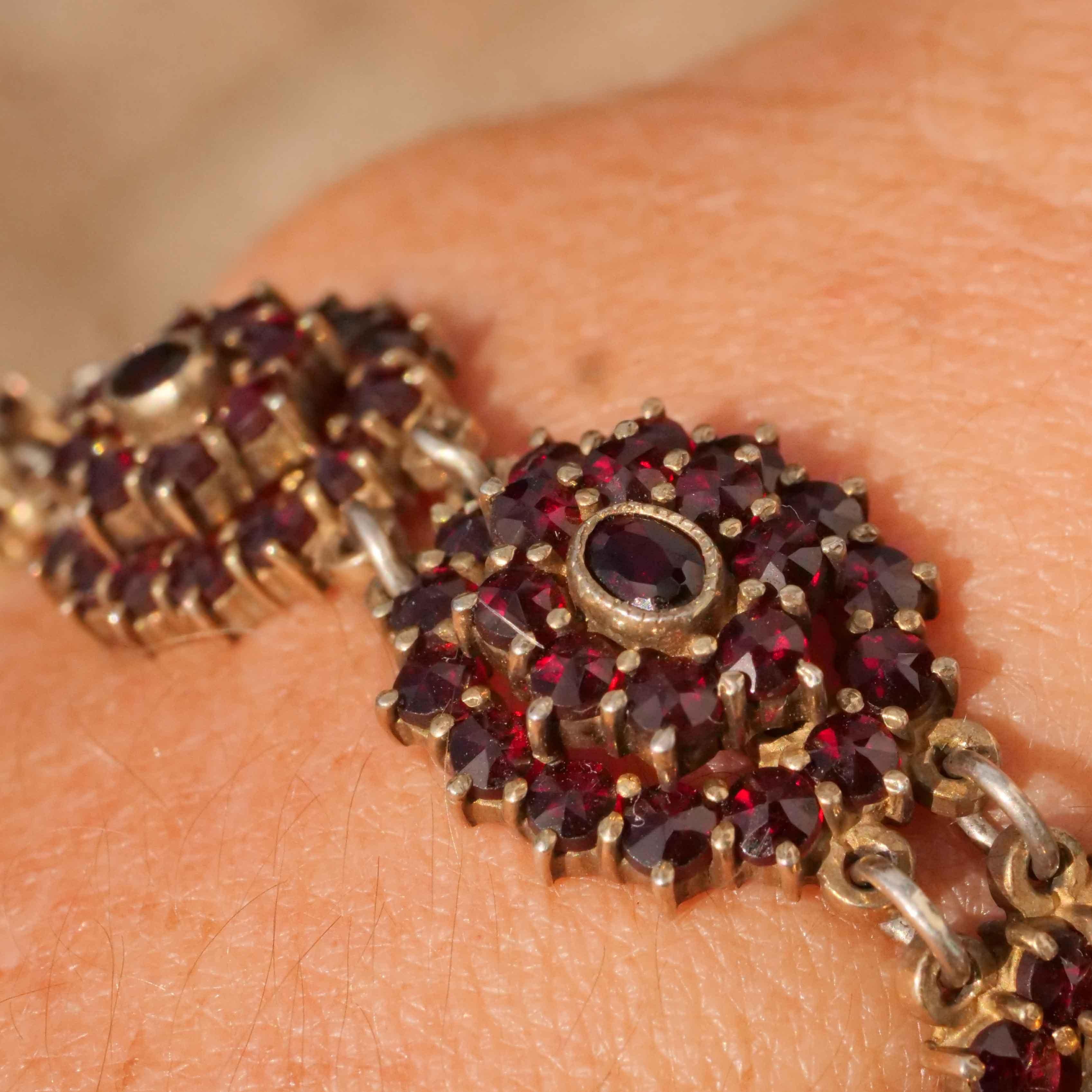 Bohemian Garnet Bracelet 1910-20 Silver 835 Czech Republic Carbuncle Stones For Sale 3
