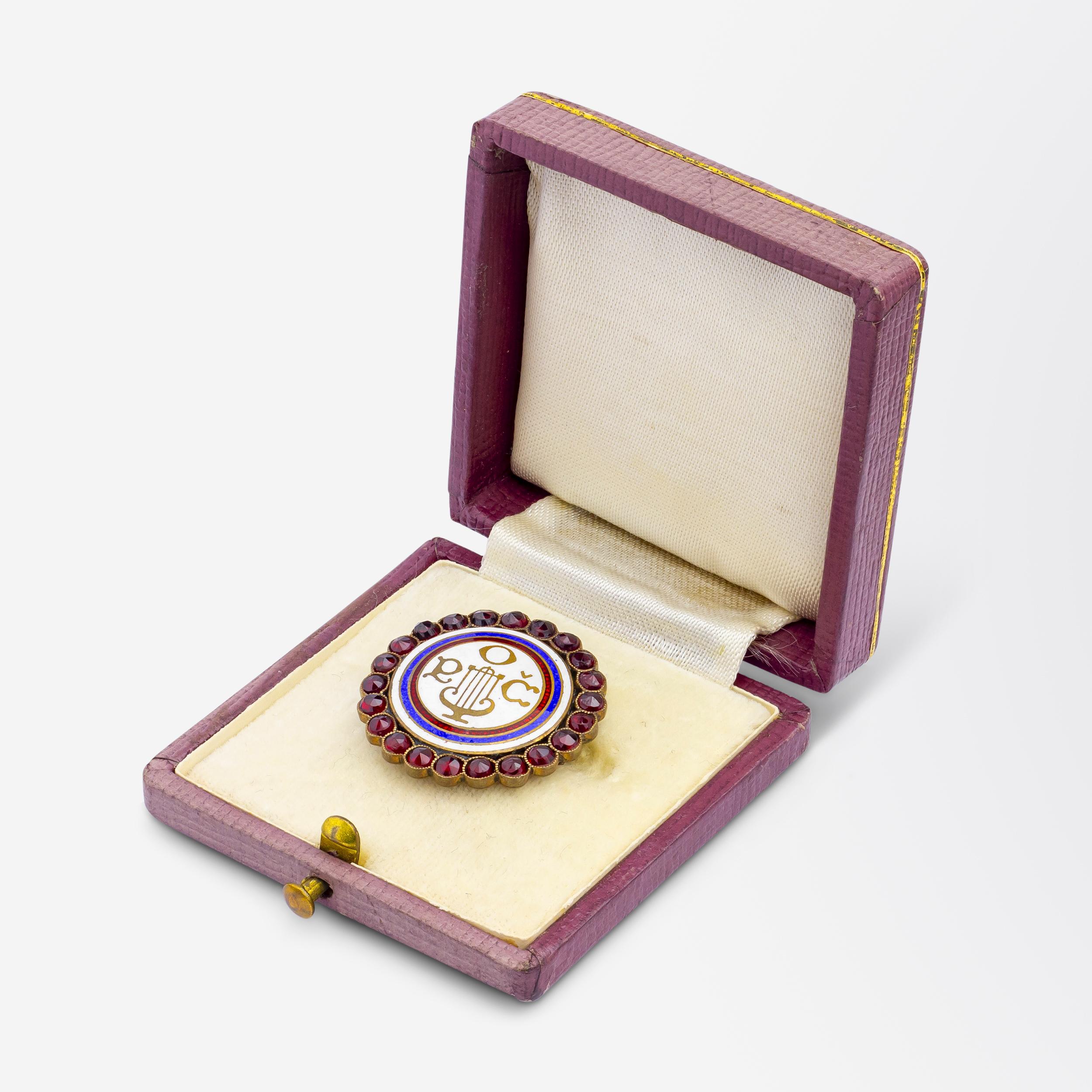 Broche de granate de Bohemia 'Comunidad de cantantes checos' Sin cortar en venta
