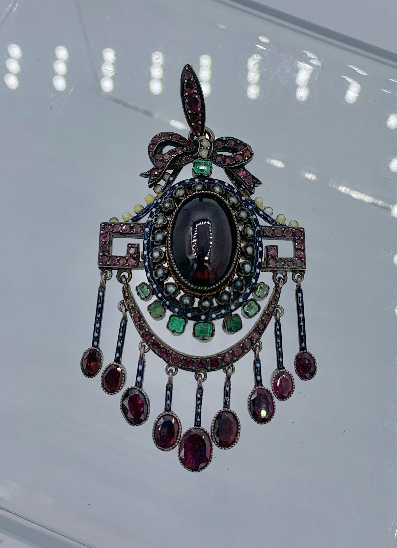 Bohemian Garnet Emerald Ruby Enamel Locket French Belle Epoque Museum Quality In Good Condition For Sale In New York, NY