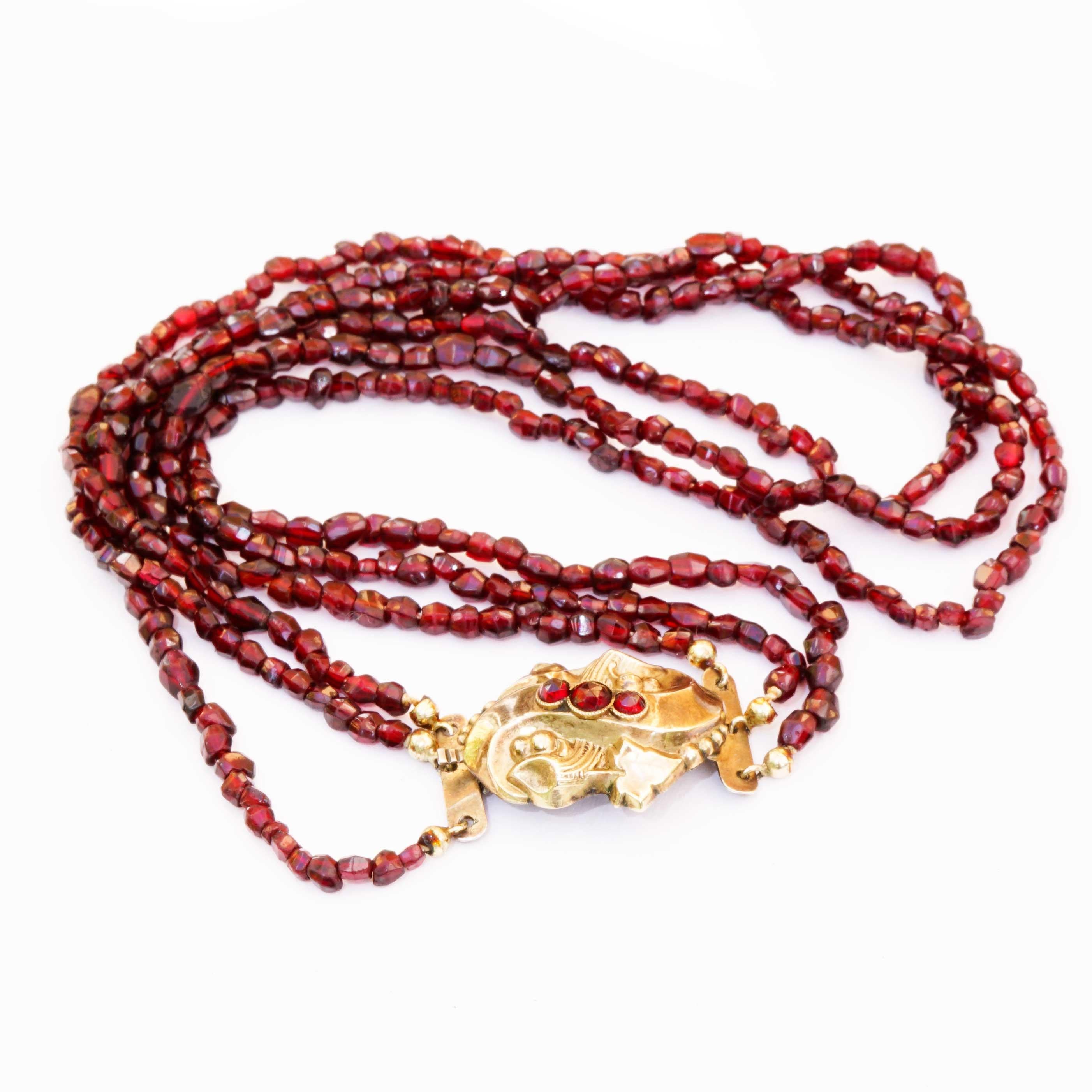 Collar bohemio de granate  1850-1900 Tombak República Checa Piedras de carbunclo Corte oval en venta