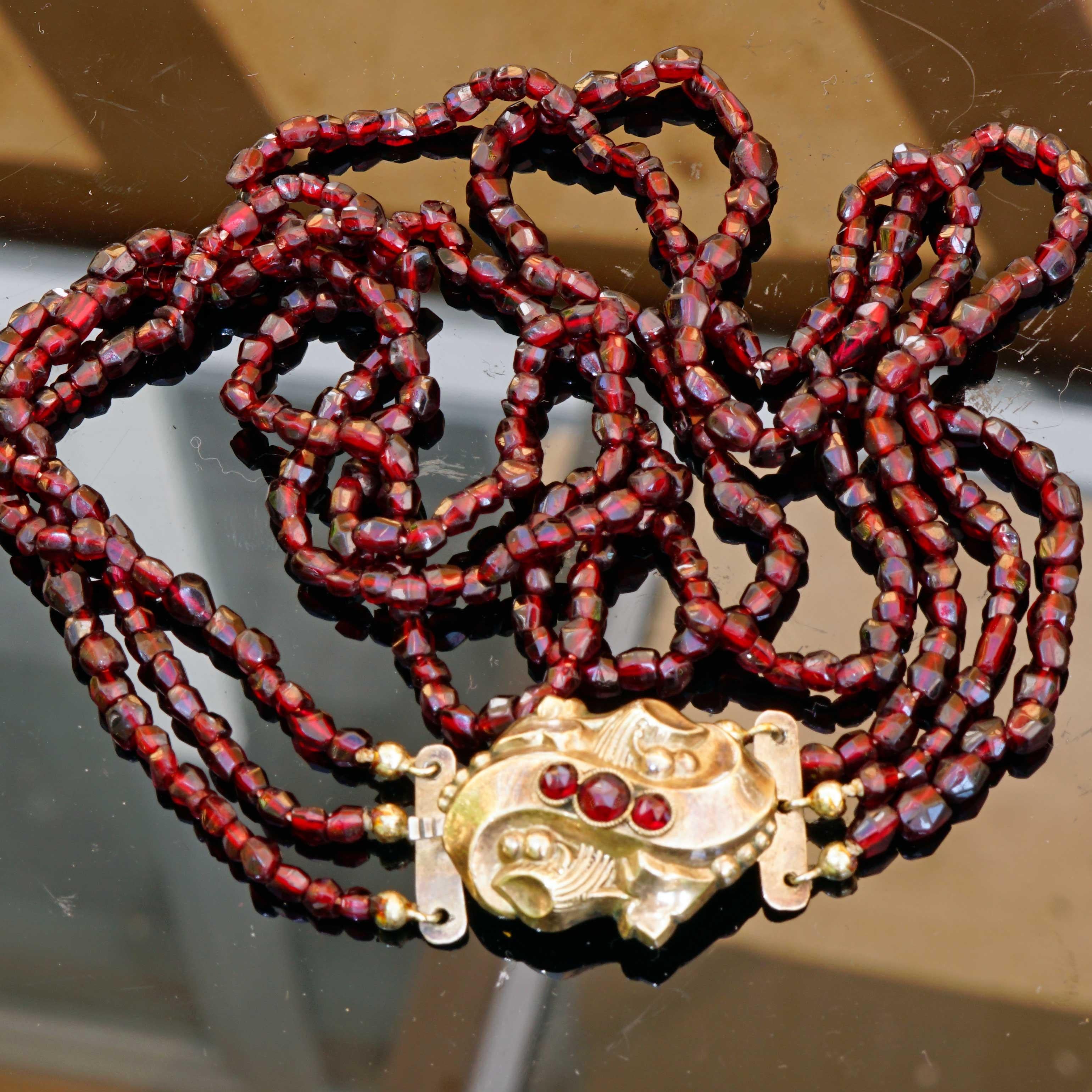 Collar bohemio de granate  1850-1900 Tombak República Checa Piedras de carbunclo en venta 2