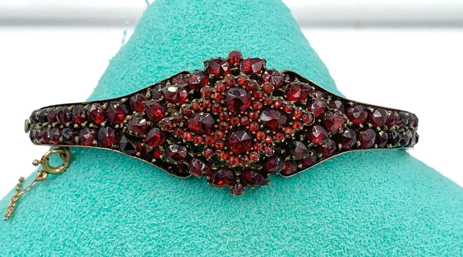 Bohemian Garnet Necklace Bracelet Earrings Star Moon Victorian Museum Quality For Sale 5