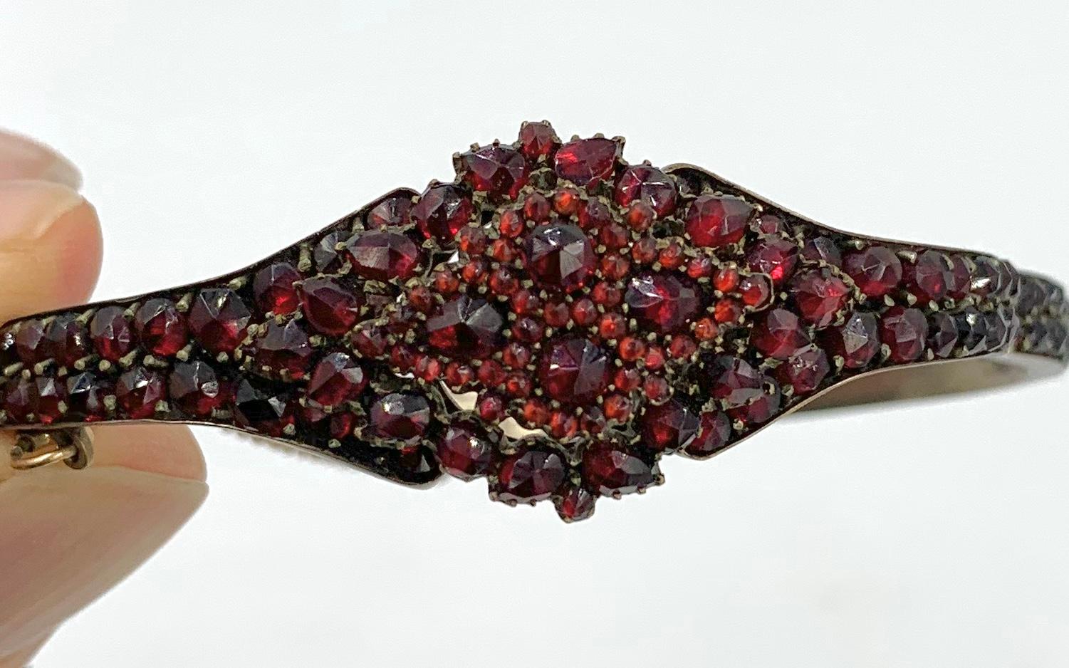 Bohemian Garnet Necklace Bracelet Earrings Star Moon Victorian Museum Quality For Sale 7