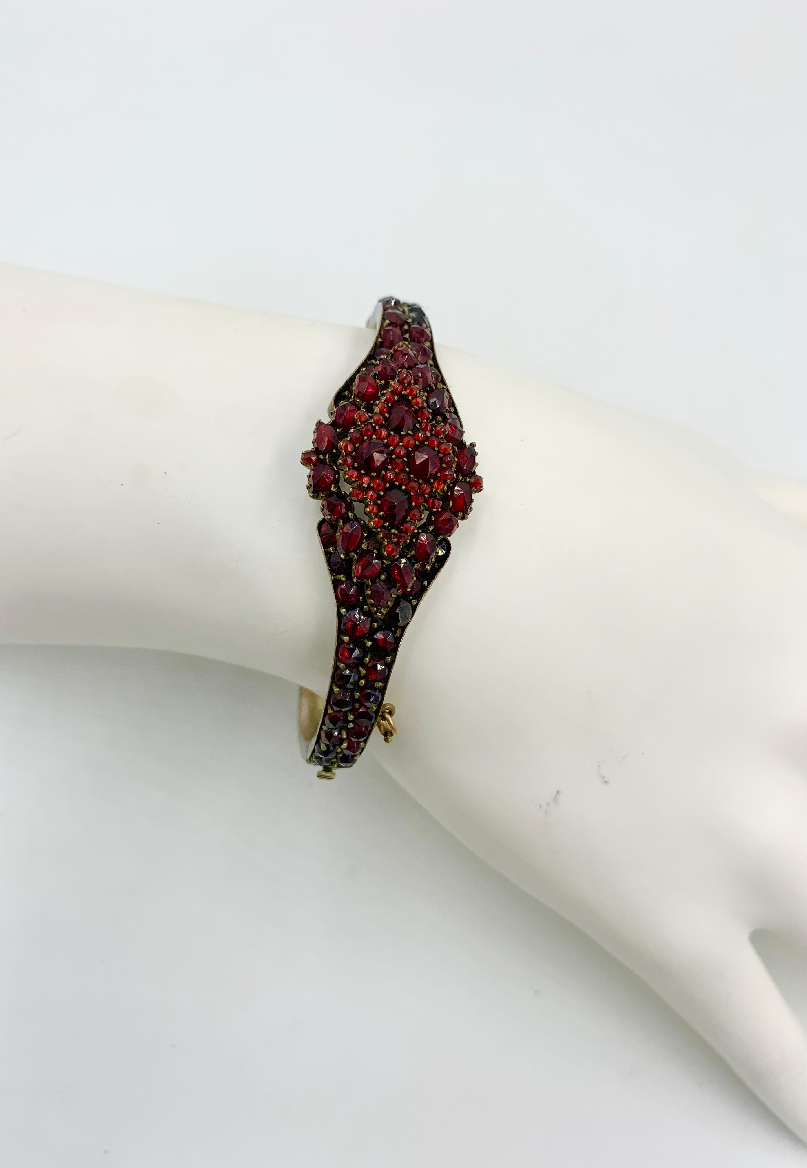 Bohemian Garnet Necklace Bracelet Earrings Star Moon Victorian Museum Quality For Sale 8