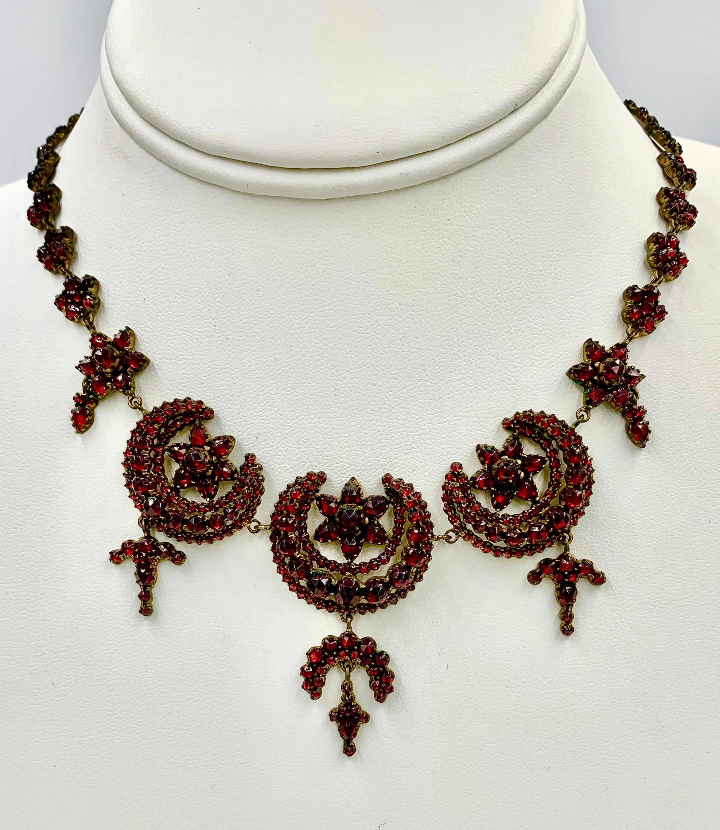 Bohemian Garnet Necklace Bracelet Earrings Star Moon Victorian Museum Quality In Good Condition For Sale In New York, NY