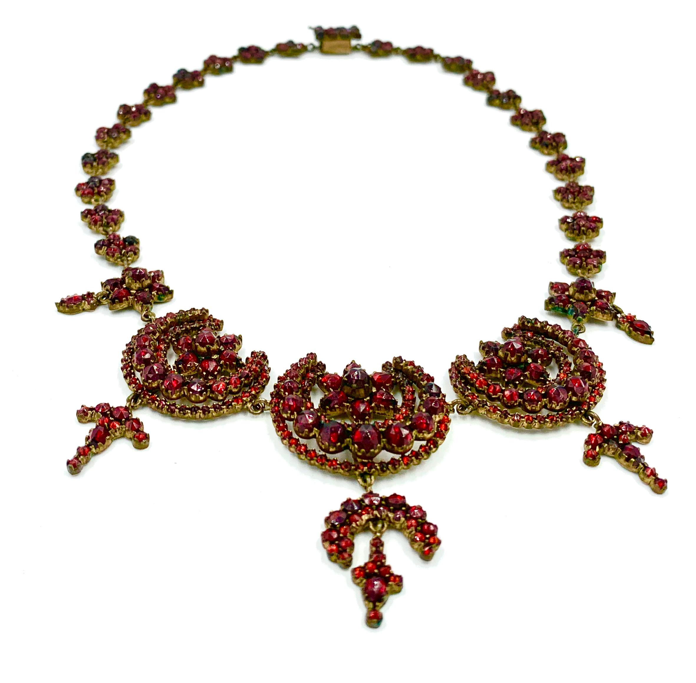 Collier, bracelet et boucles d'oreilles en grenat de Bohème, étoile de lune, qualité musée victorien en vente 2