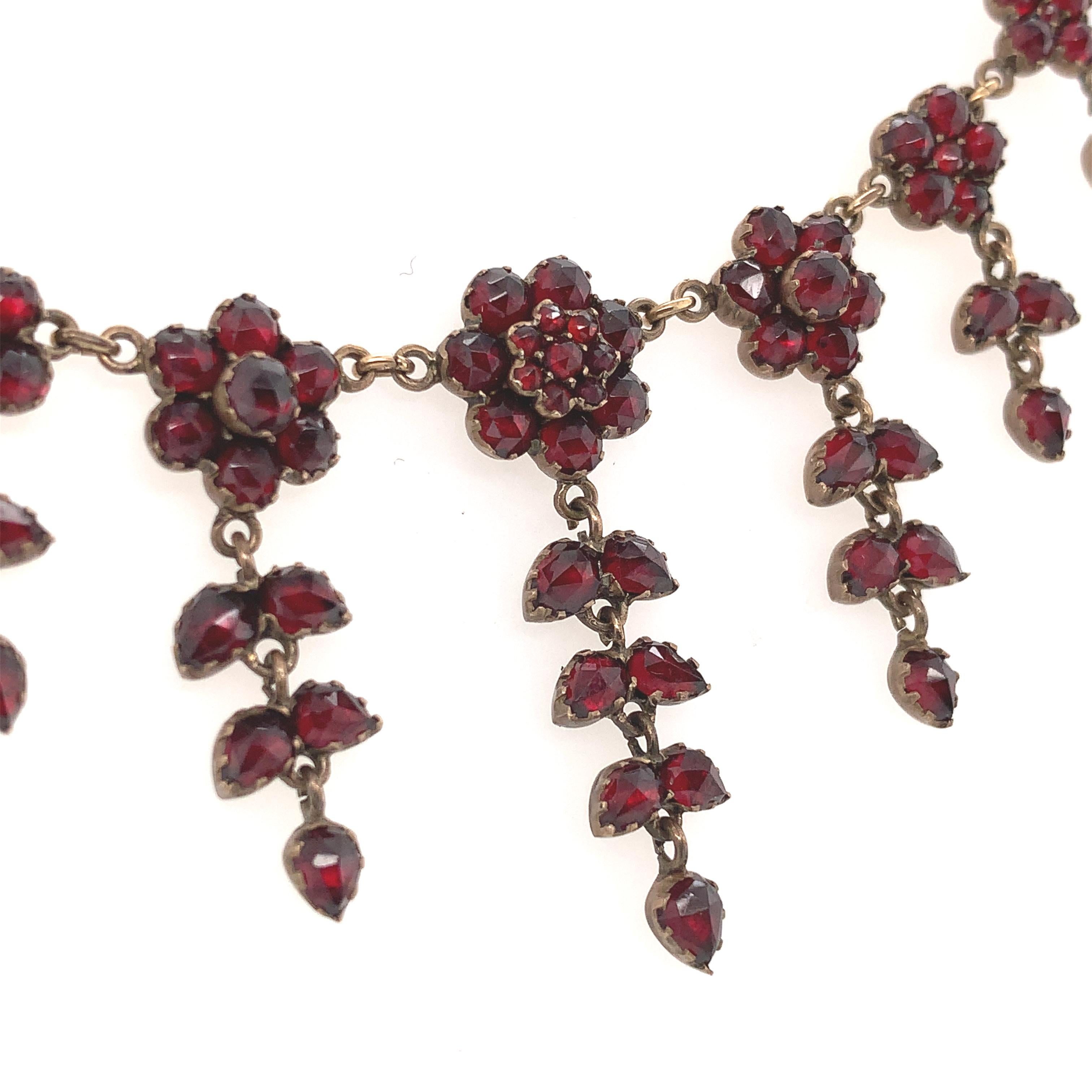 Bohemian Garnet Necklace with 7 drops  In Good Condition For Sale In Big Bend, WI