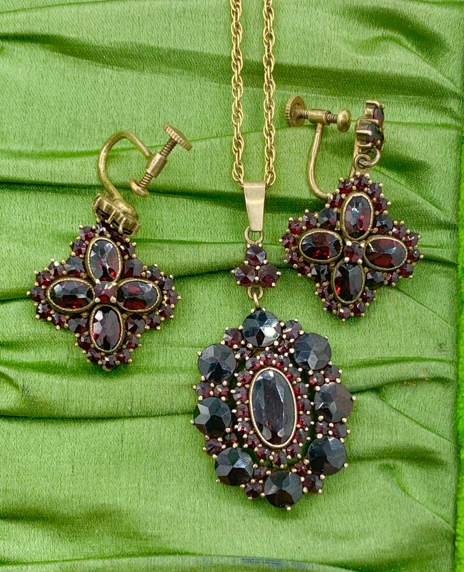 This is a gorgeous Victorian Bohemian Garnet Parure with a stunning Pendant and pair of Earrings.  The garnets sparkle with a brilliant red fire, they are of a wonderful size and the design is absolutely gorgeous.   All of the garnets are matched