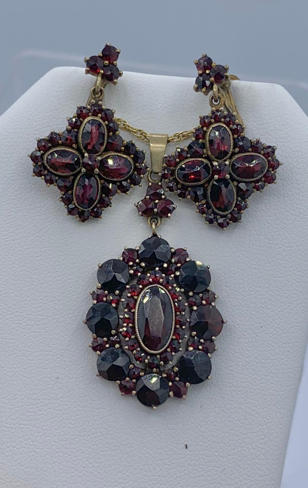 Women's Bohemian Garnet Pendant Necklace Earrings Antique Victorian For Sale