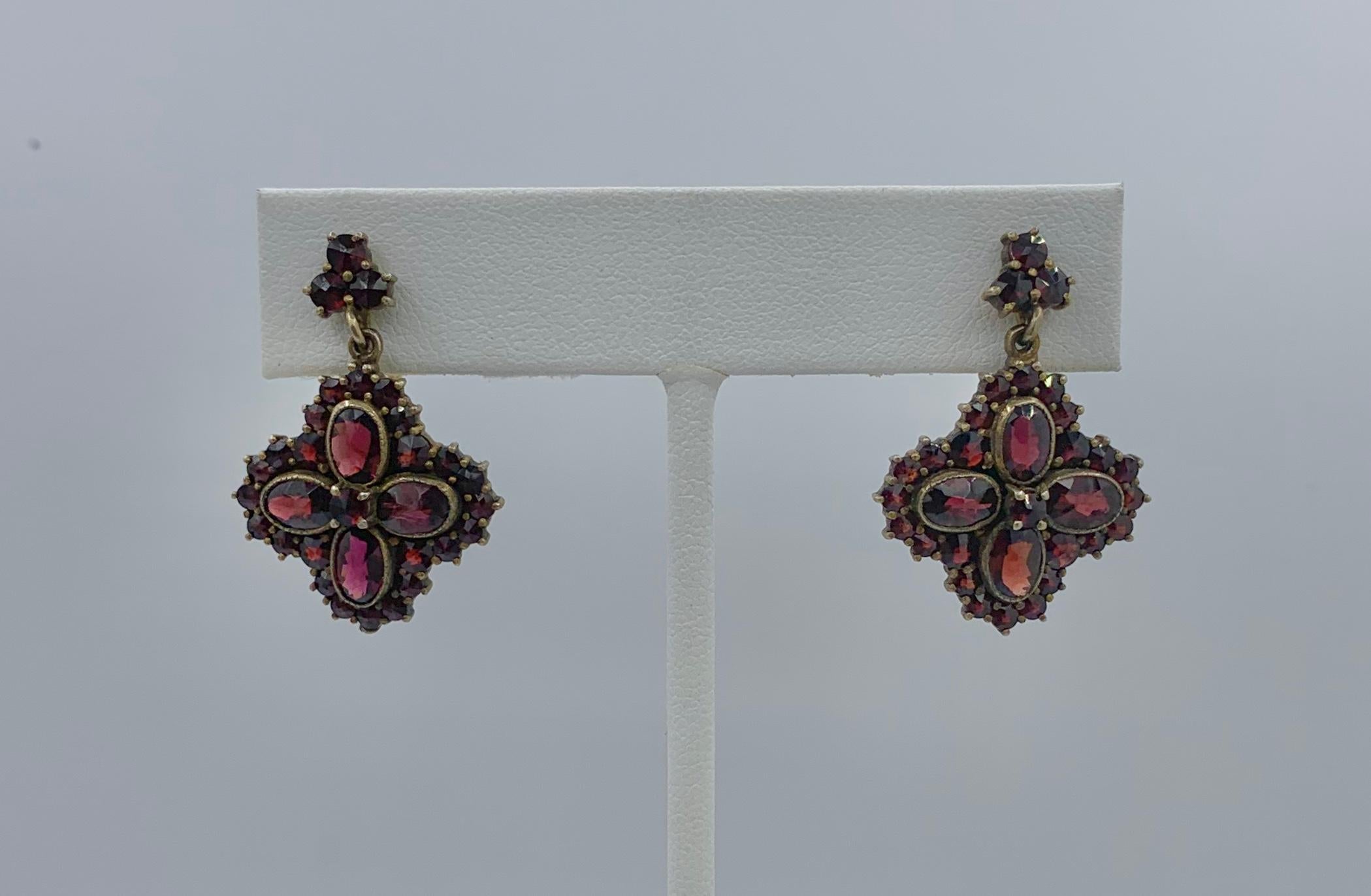 Bohemian Garnet Pendant Necklace Earrings Antique Victorian For Sale 2